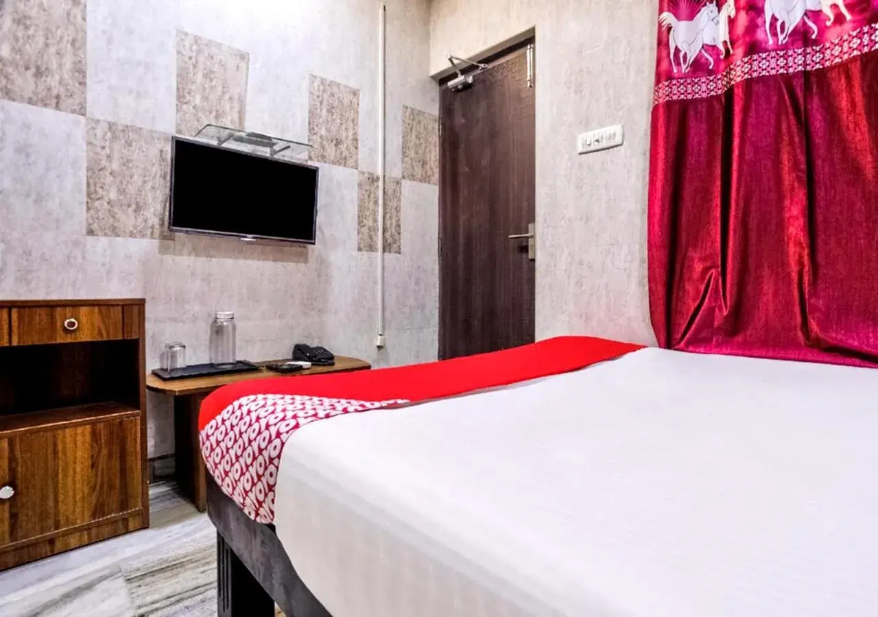 Photo of the whole room, Bed in Chellam Residency Photo of the whole room, Bed in Chellam Residency