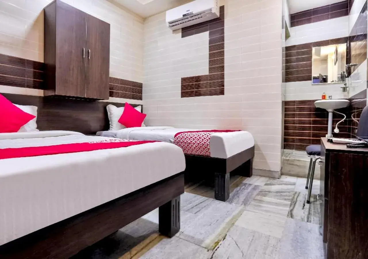 Photo of the whole room, Bed in Chellam Residency Photo of the whole room, Bed in Chellam Residency