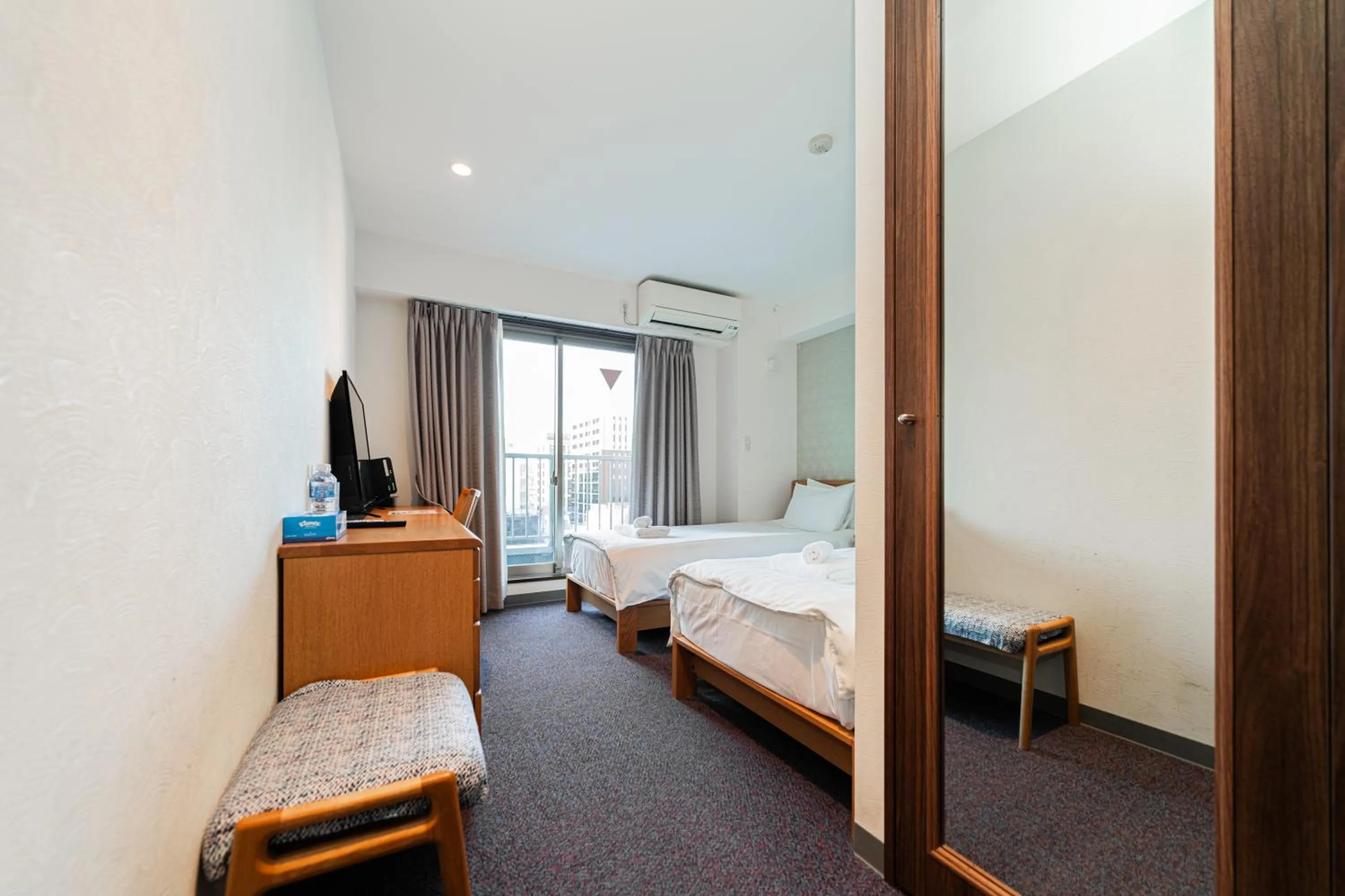 Photo of the whole room, Bed in Serorin Light Hotel Tokyo