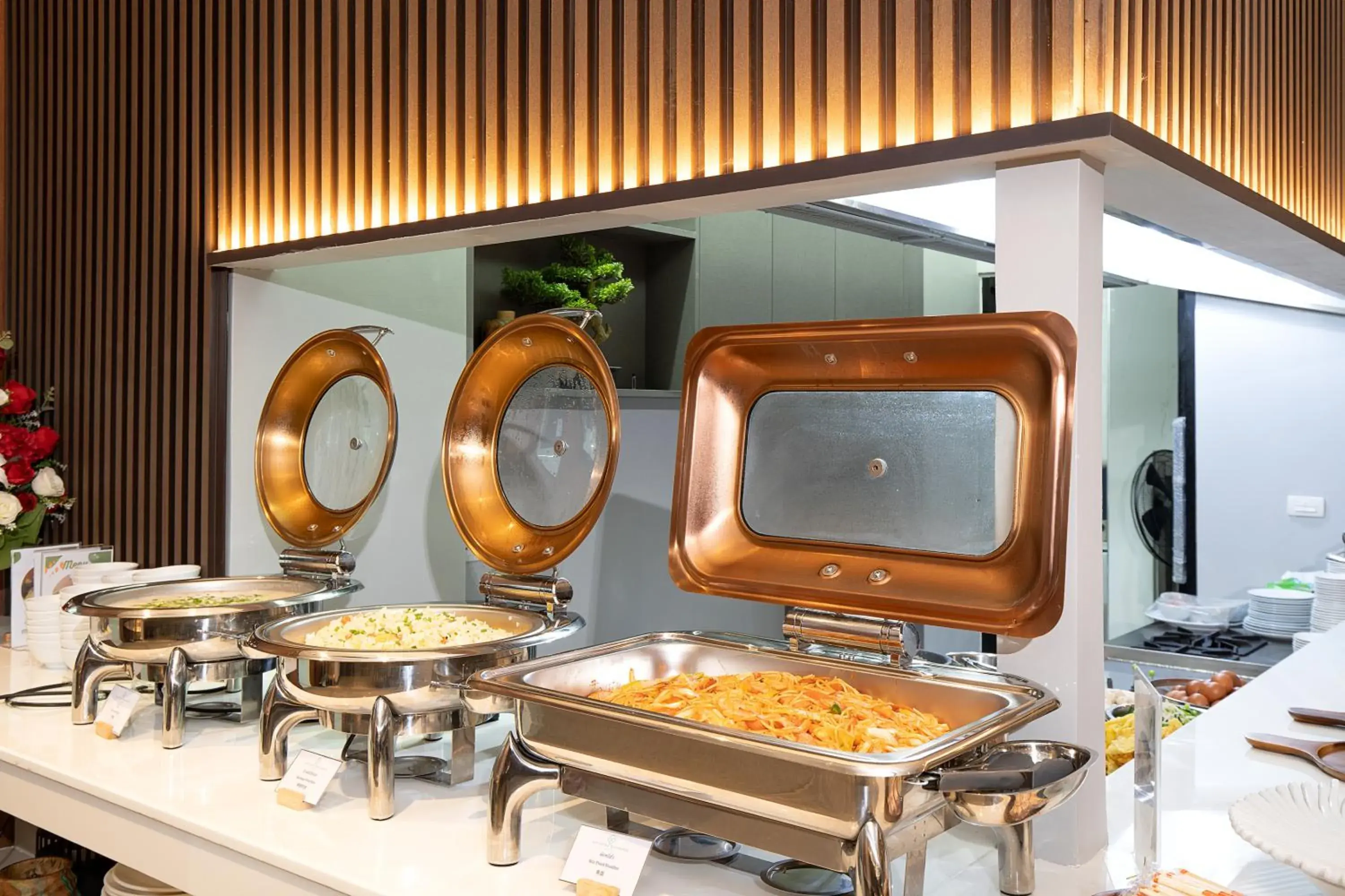 Food and drinks in Crystal Srivaree Suvarnabhumi Hotel Food and drinks in Crystal Srivaree Suvarnabhumi Hotel