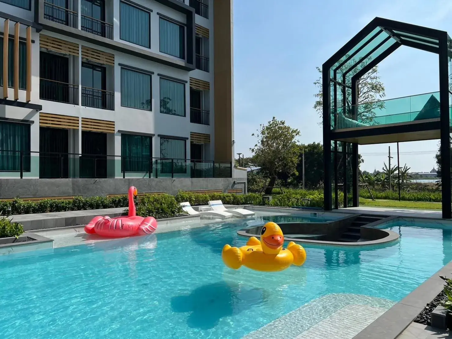 Property building in Crystal Srivaree Suvarnabhumi Hotel Property building in Crystal Srivaree Suvarnabhumi Hotel