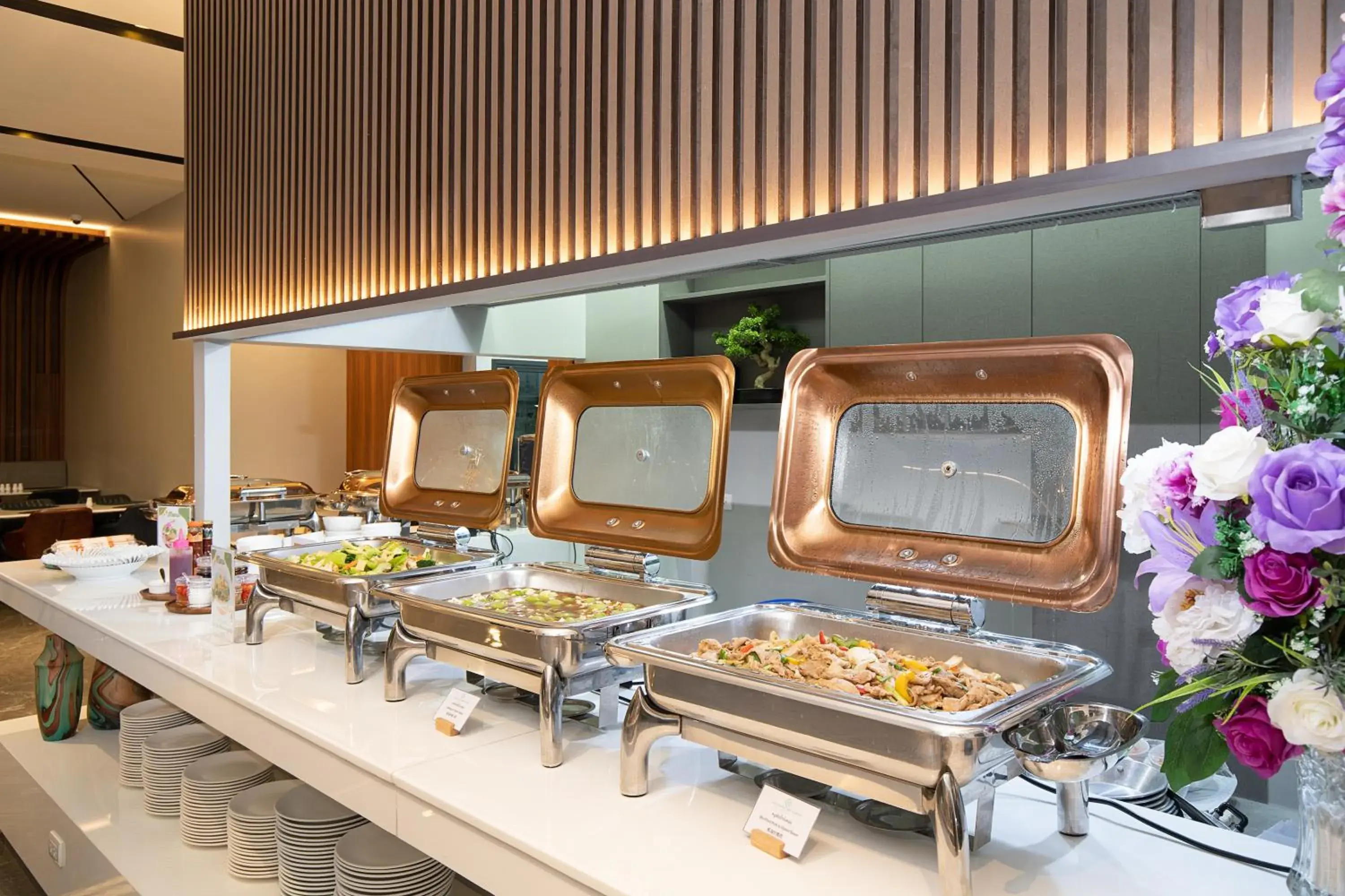 Food and drinks in Crystal Srivaree Suvarnabhumi Hotel Food and drinks in Crystal Srivaree Suvarnabhumi Hotel