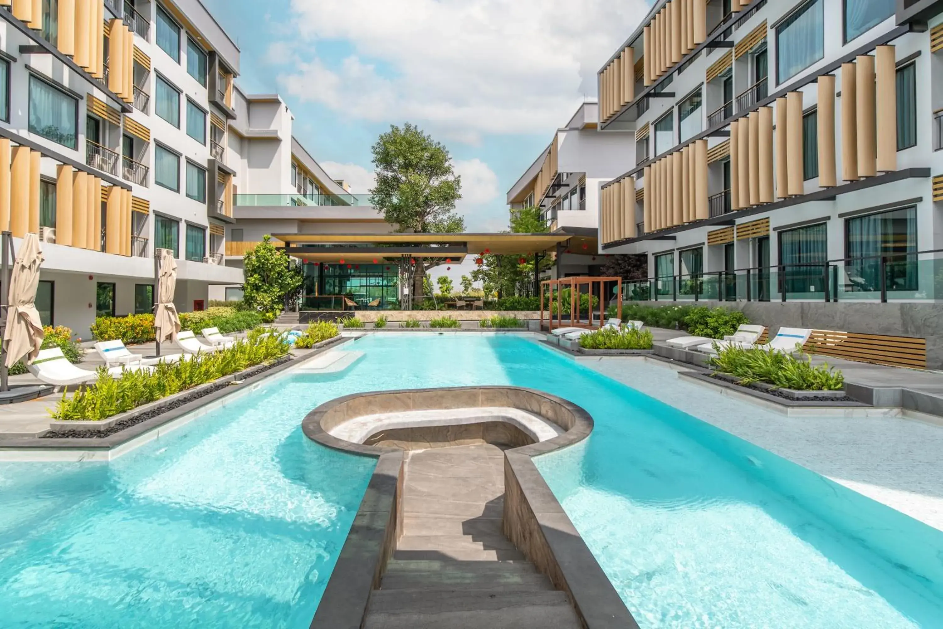 Pool view in Crystal Srivaree Suvarnabhumi Hotel Pool view in Crystal Srivaree Suvarnabhumi Hotel