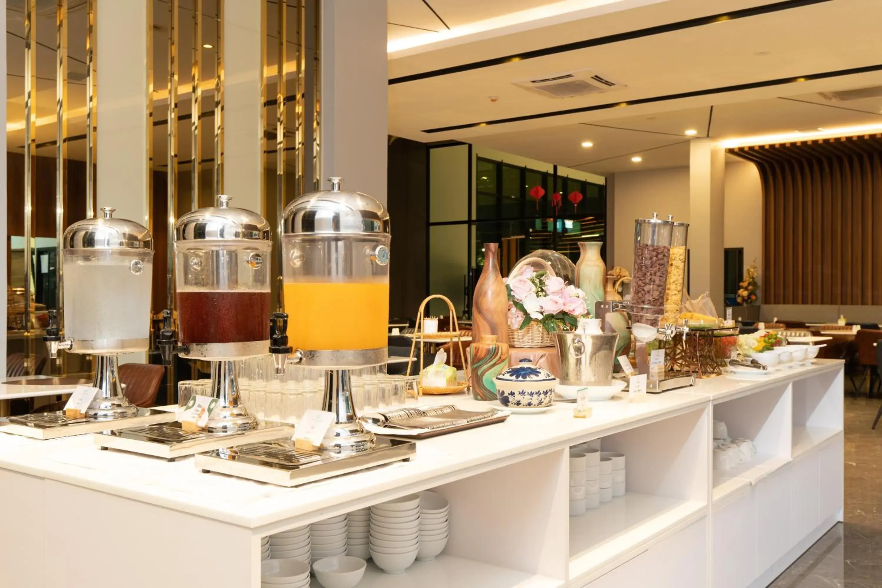 Restaurant/places to eat in Crystal Srivaree Suvarnabhumi Hotel Restaurant/places to eat in Crystal Srivaree Suvarnabhumi Hotel