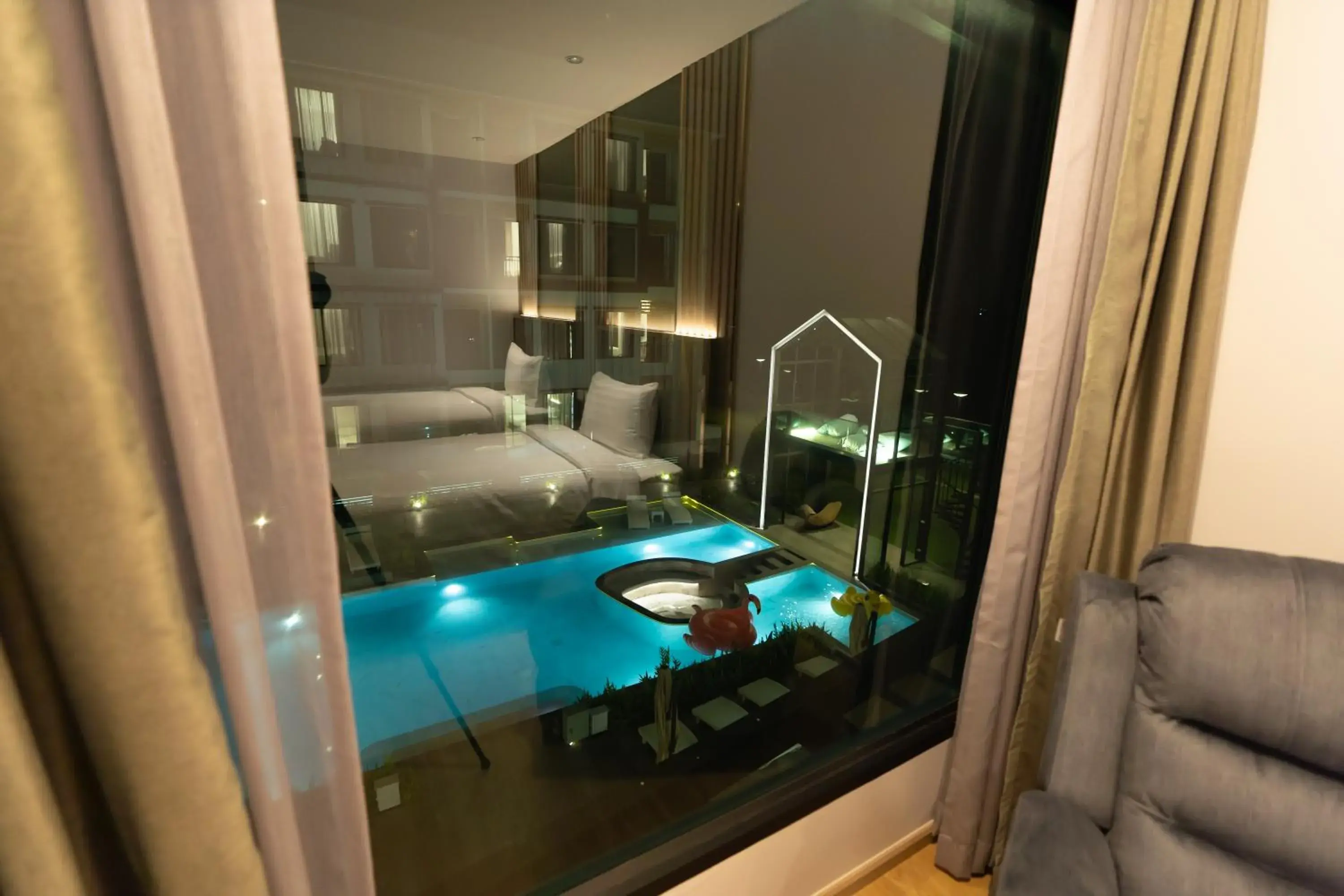 Pool view in Crystal Srivaree Suvarnabhumi Hotel Pool view in Crystal Srivaree Suvarnabhumi Hotel