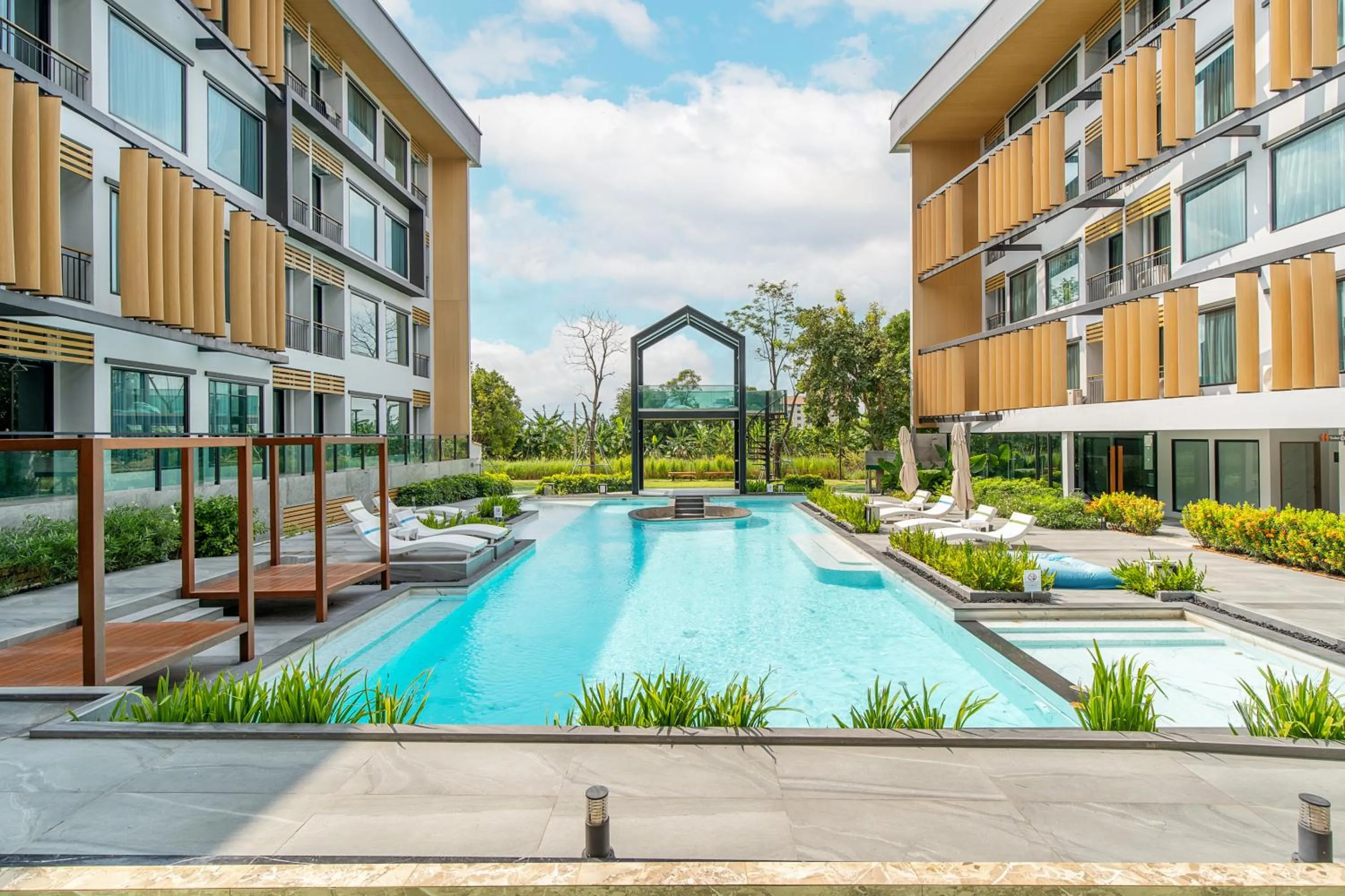 Property building in Crystal Srivaree Suvarnabhumi Hotel