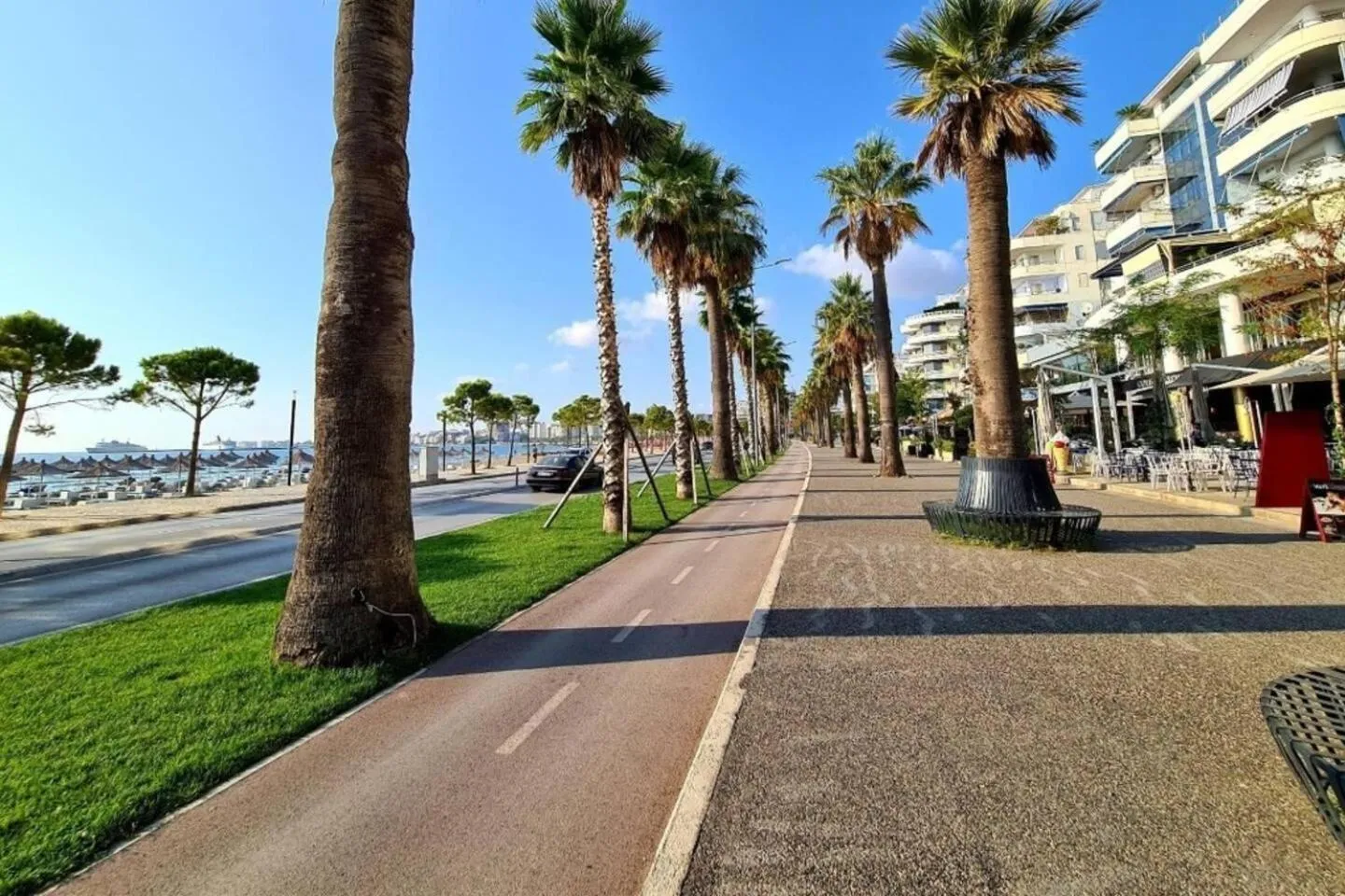 Lungomare Daily Sleeps 2 Beachfront