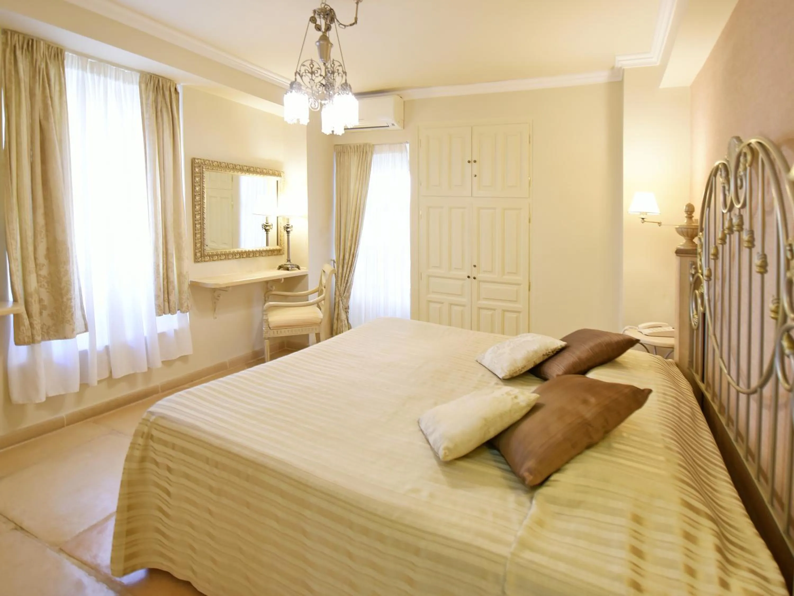 Bed in Angelica Traditional Boutique Hotel