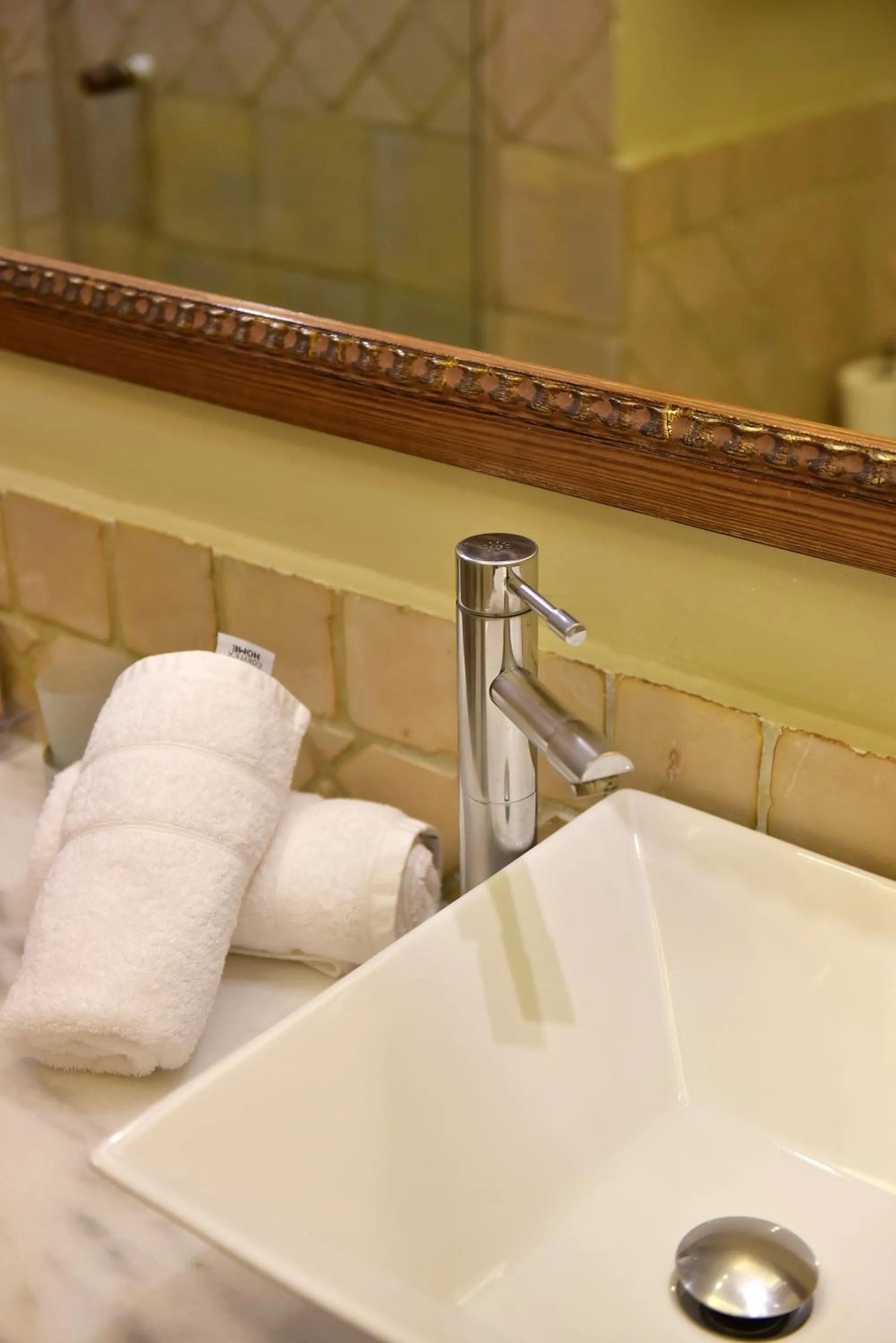 Bathroom in Angelica Traditional Boutique Hotel
