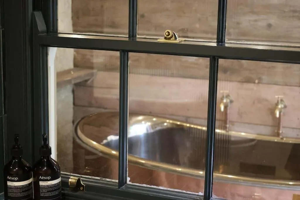 Open Air Bath in Brand new Georgian flat in Bath