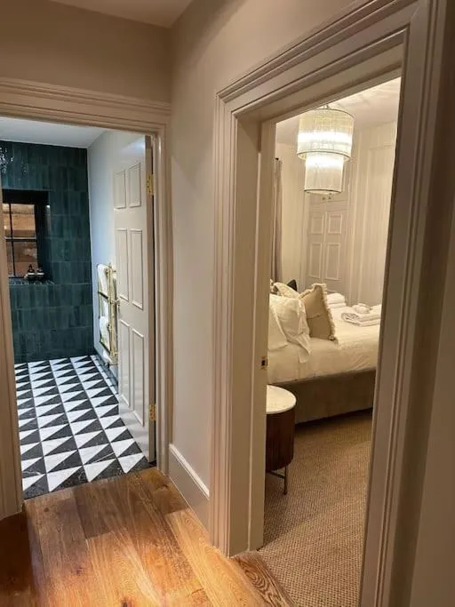 Bathroom, Bed in Brand new Georgian flat in Bath