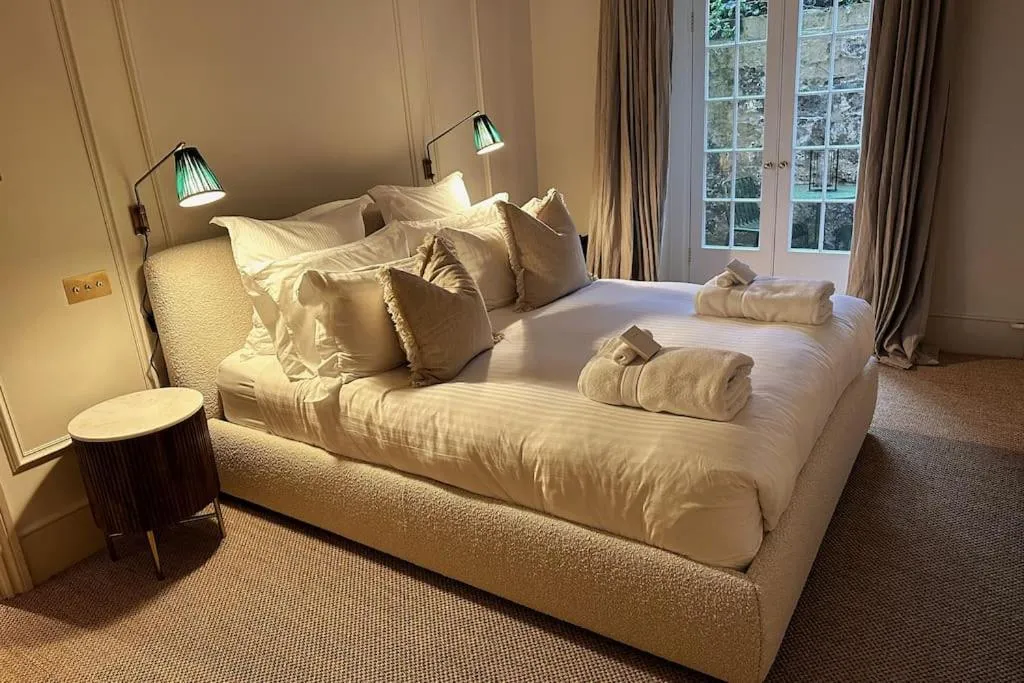Bed in Brand new Georgian flat in Bath