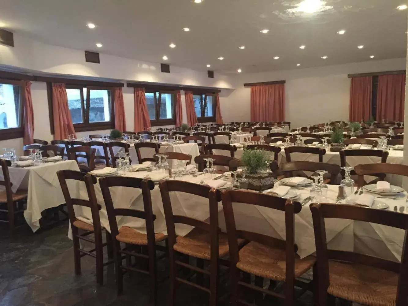 Restaurant/places to eat in Arolithos Traditional Village Hotel Restaurant/places to eat in Arolithos Traditional Village Hotel