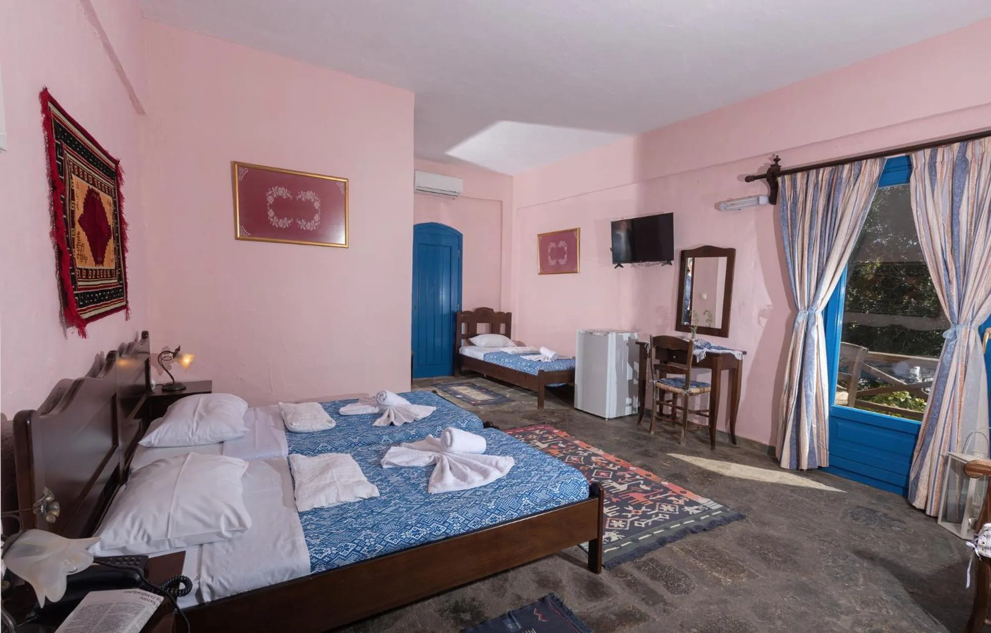 Bed in Arolithos Traditional Village Hotel