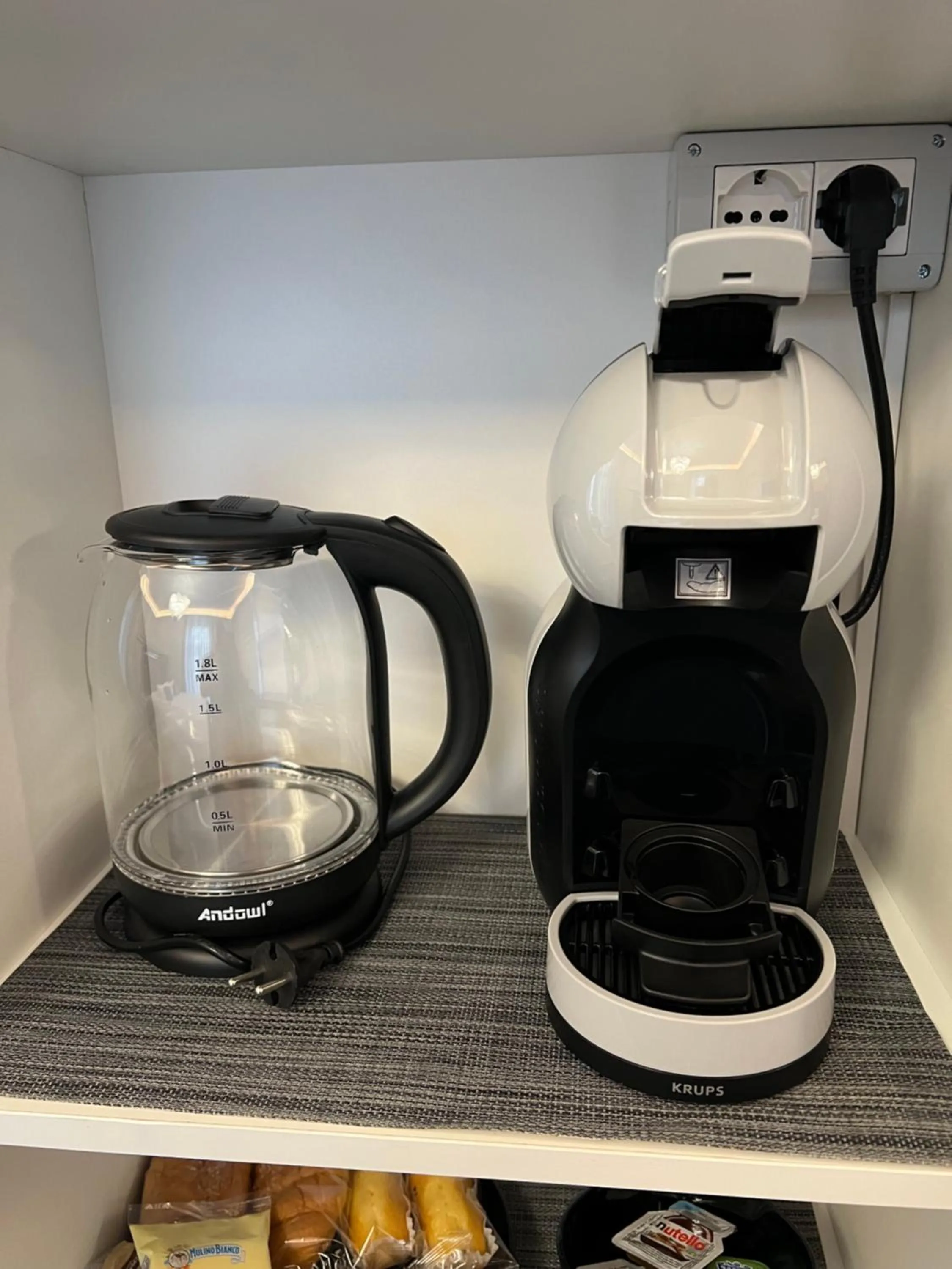 Coffee/tea facilities in Sole Luxury Bed and Breakfast