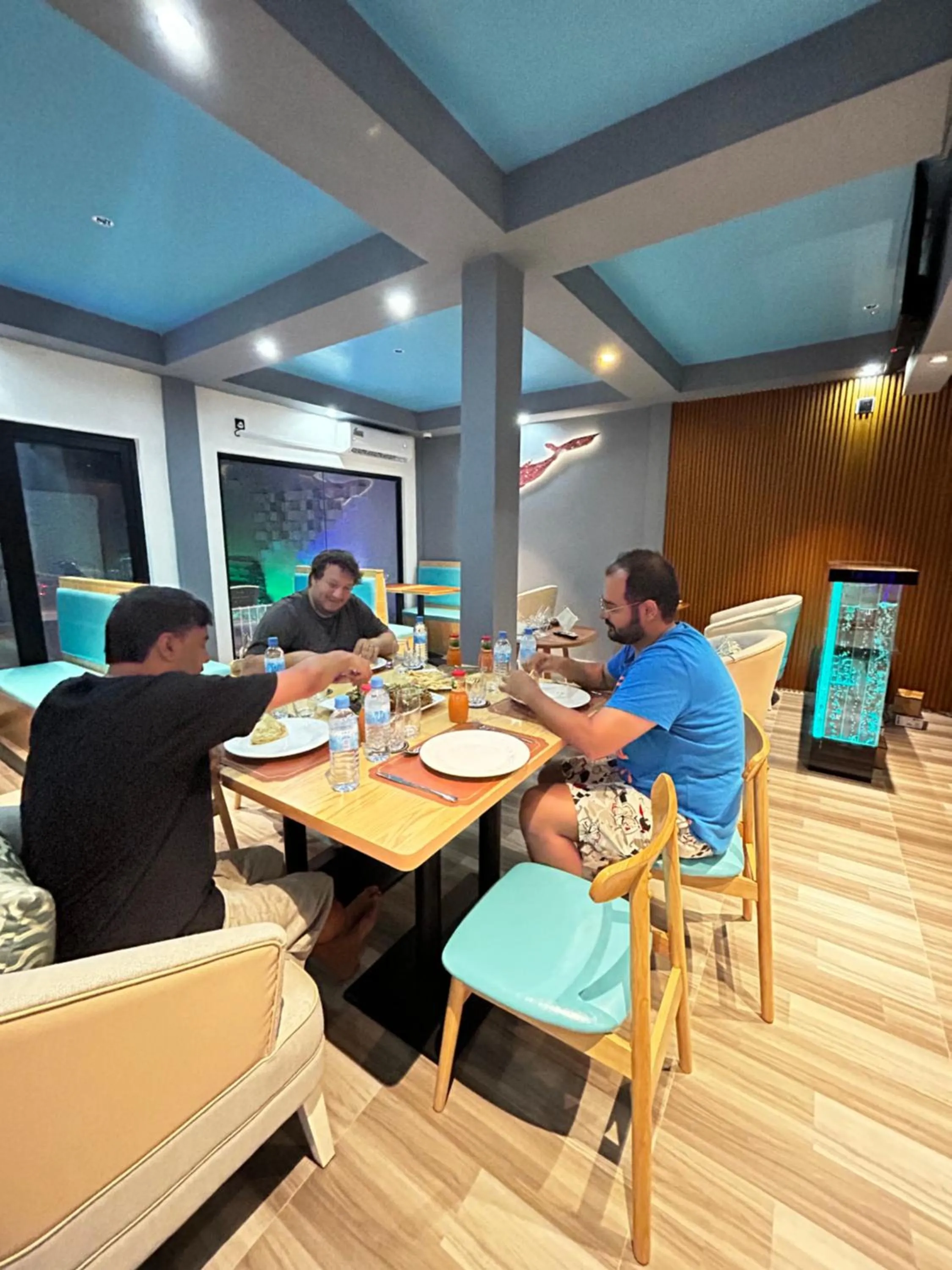 Restaurant/places to eat in FUNPLACE BEACH