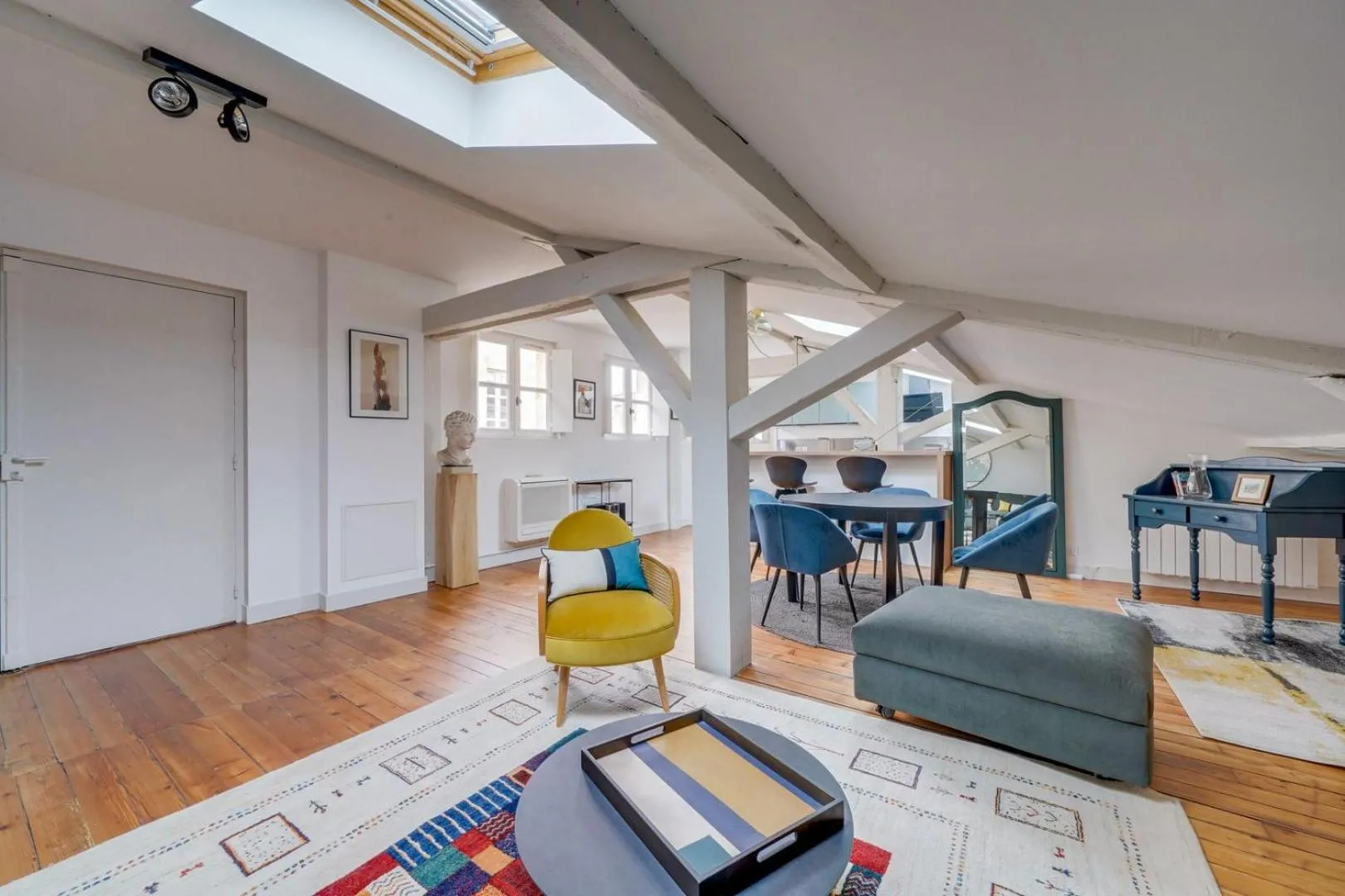 Living room in Bel appartement Bordeaux centre Pey Berland