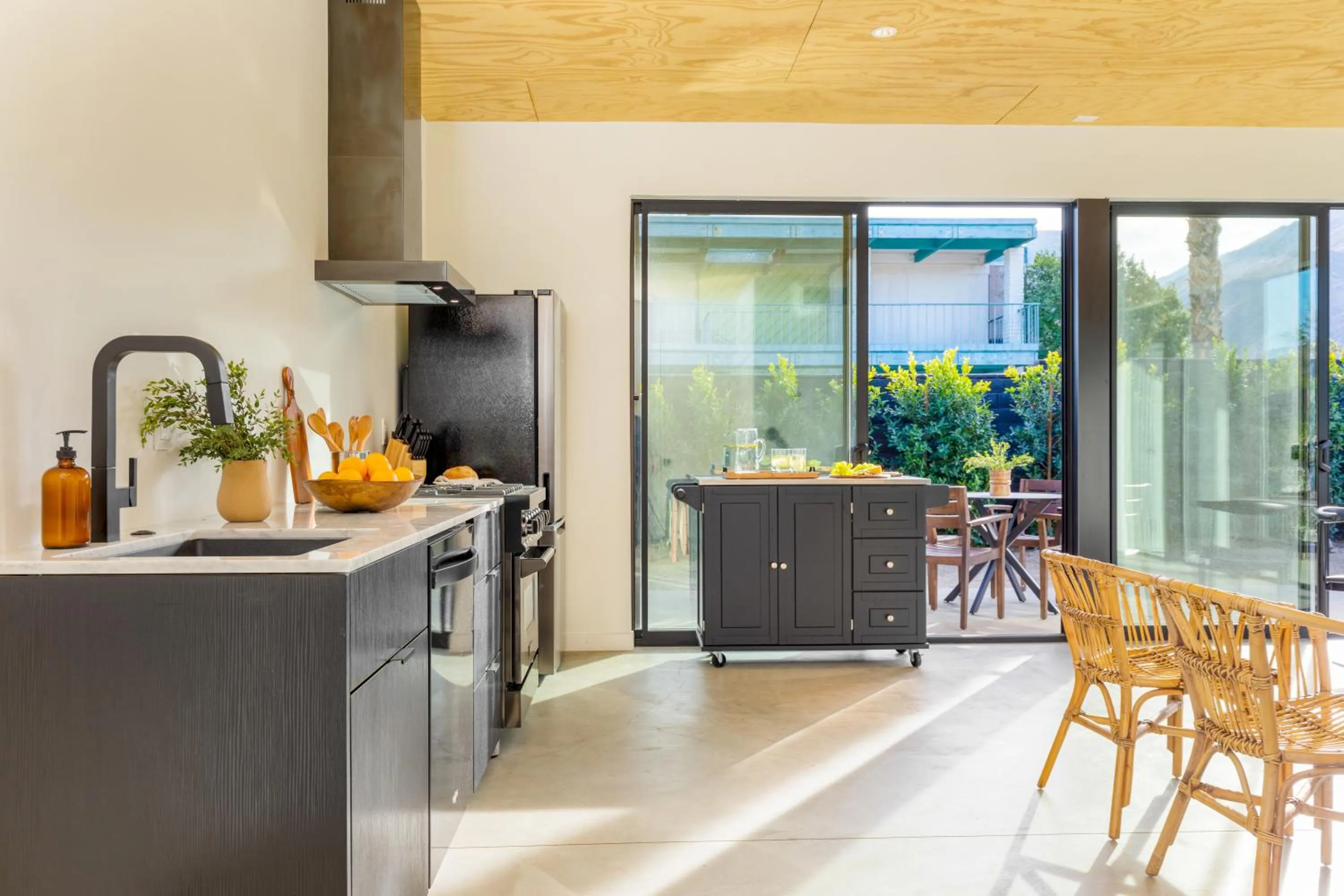 Blackhaus Suites by AvantStay Modern Comfort in Downtown Palm Springs