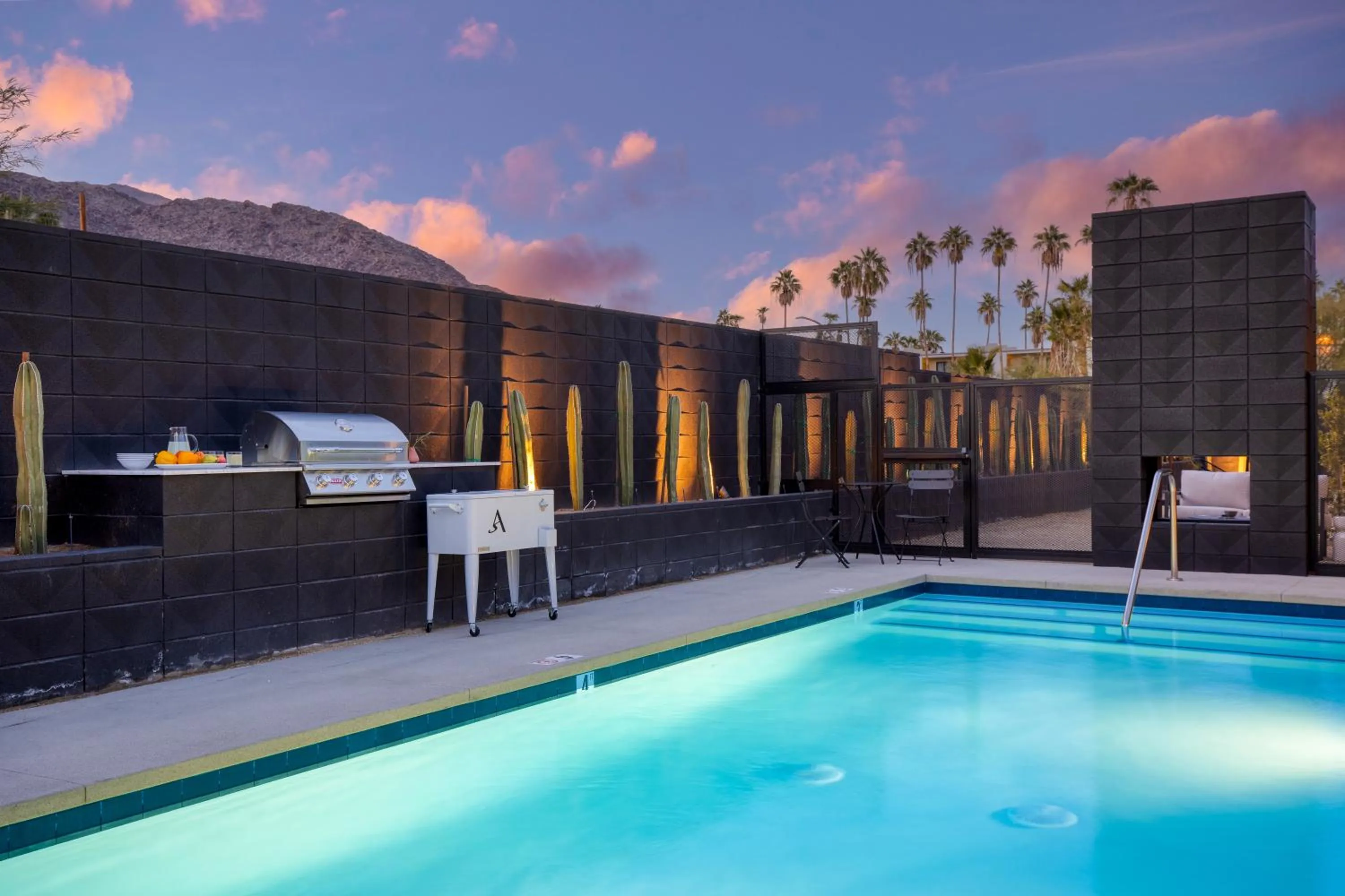 Blackhaus Suites by AvantStay Modern Comfort in Downtown Palm Springs