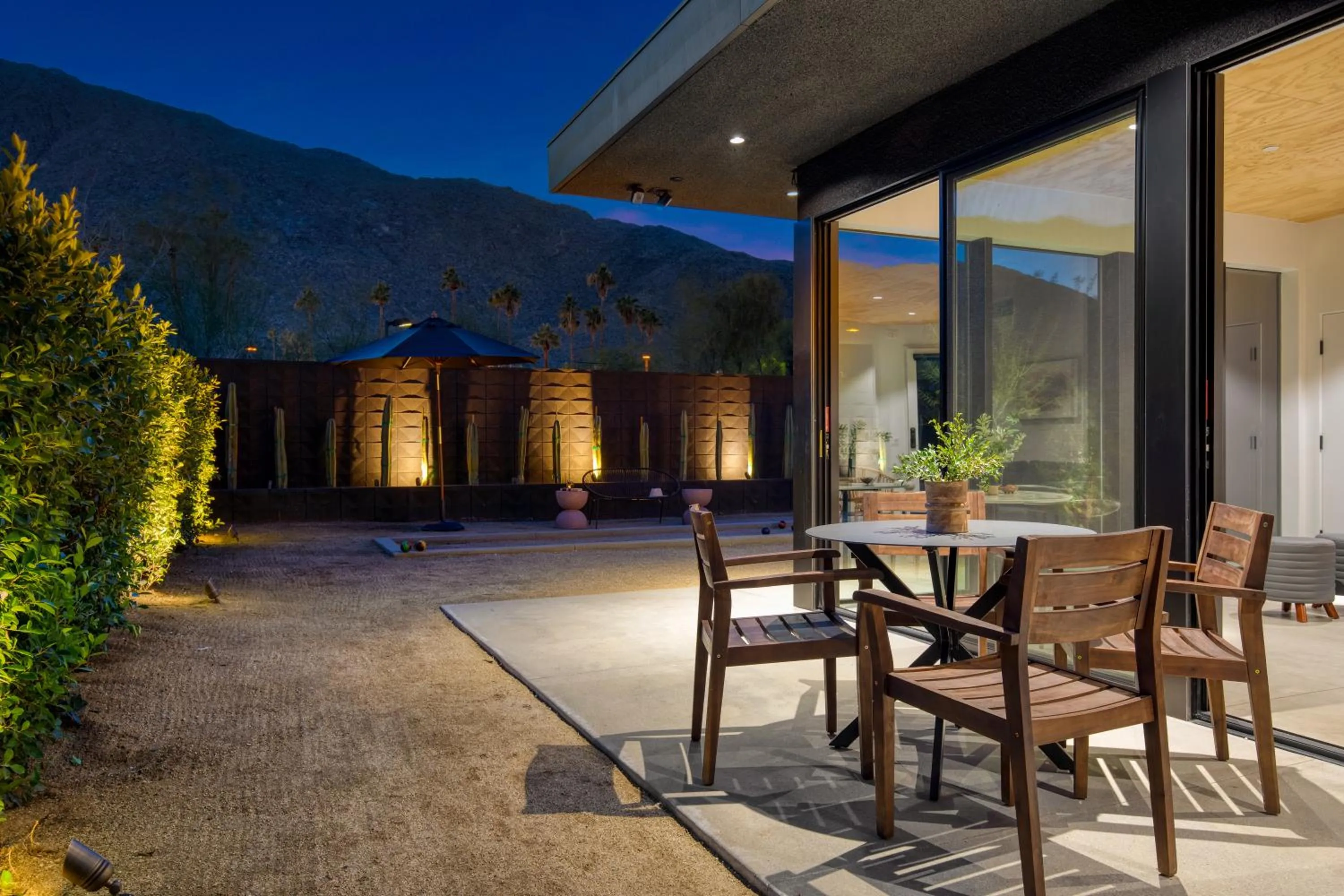 Blackhaus Suites by AvantStay Modern Comfort in Downtown Palm Springs