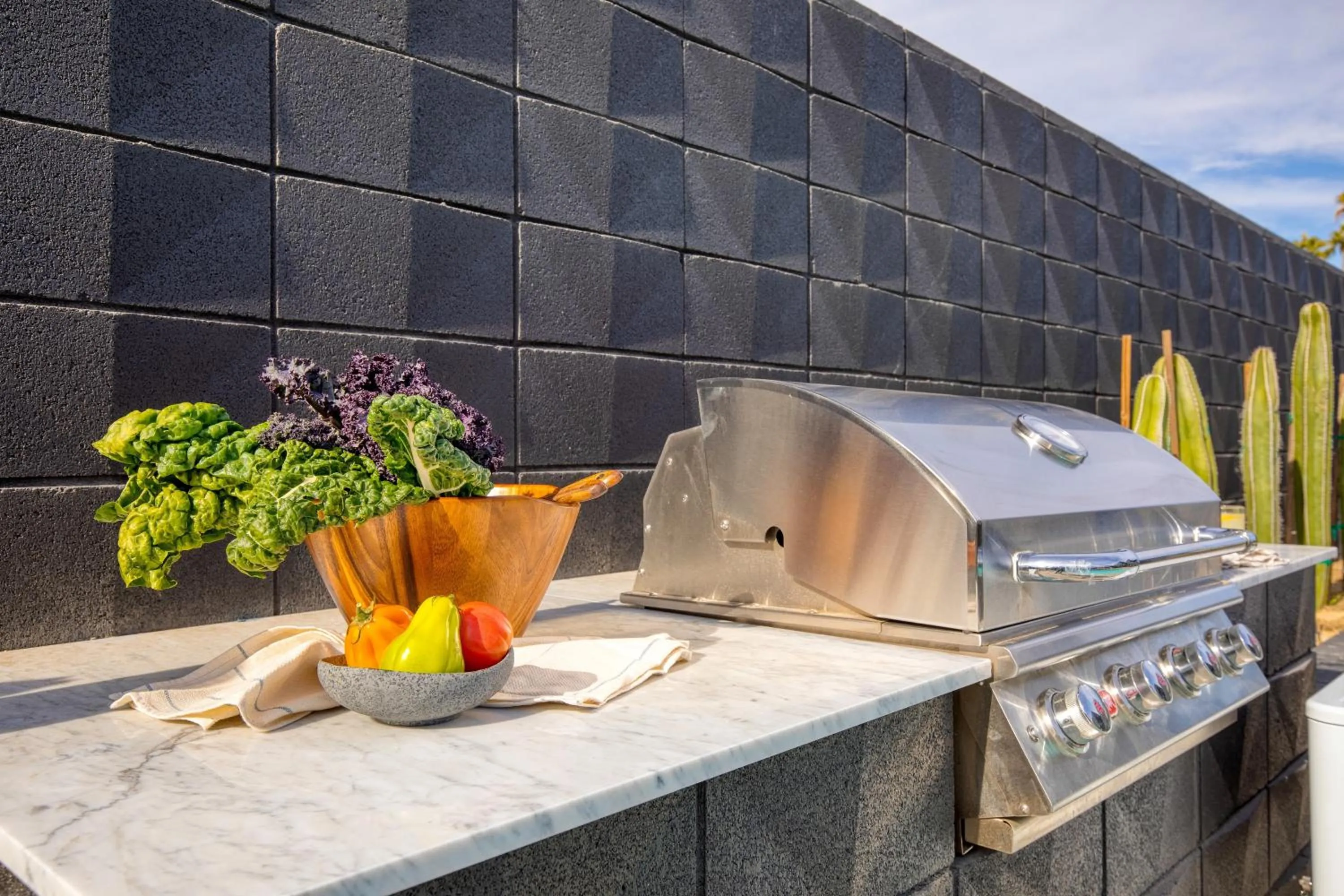 BBQ facilities in Blackhaus Suites by AvantStay Modern Comfort in Downtown Palm Springs