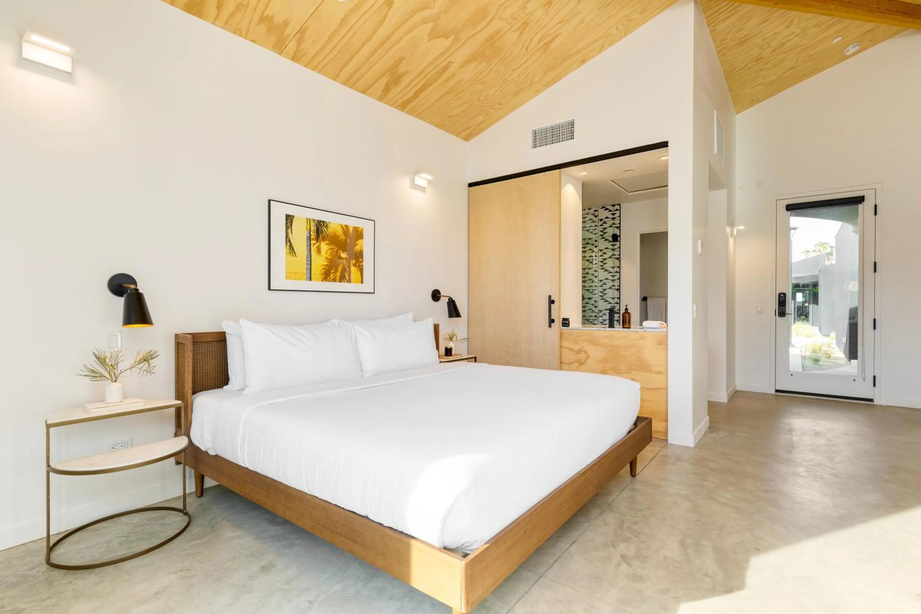 Bedroom, Bed in Blackhaus Suites by AvantStay Modern Comfort in Downtown Palm Springs