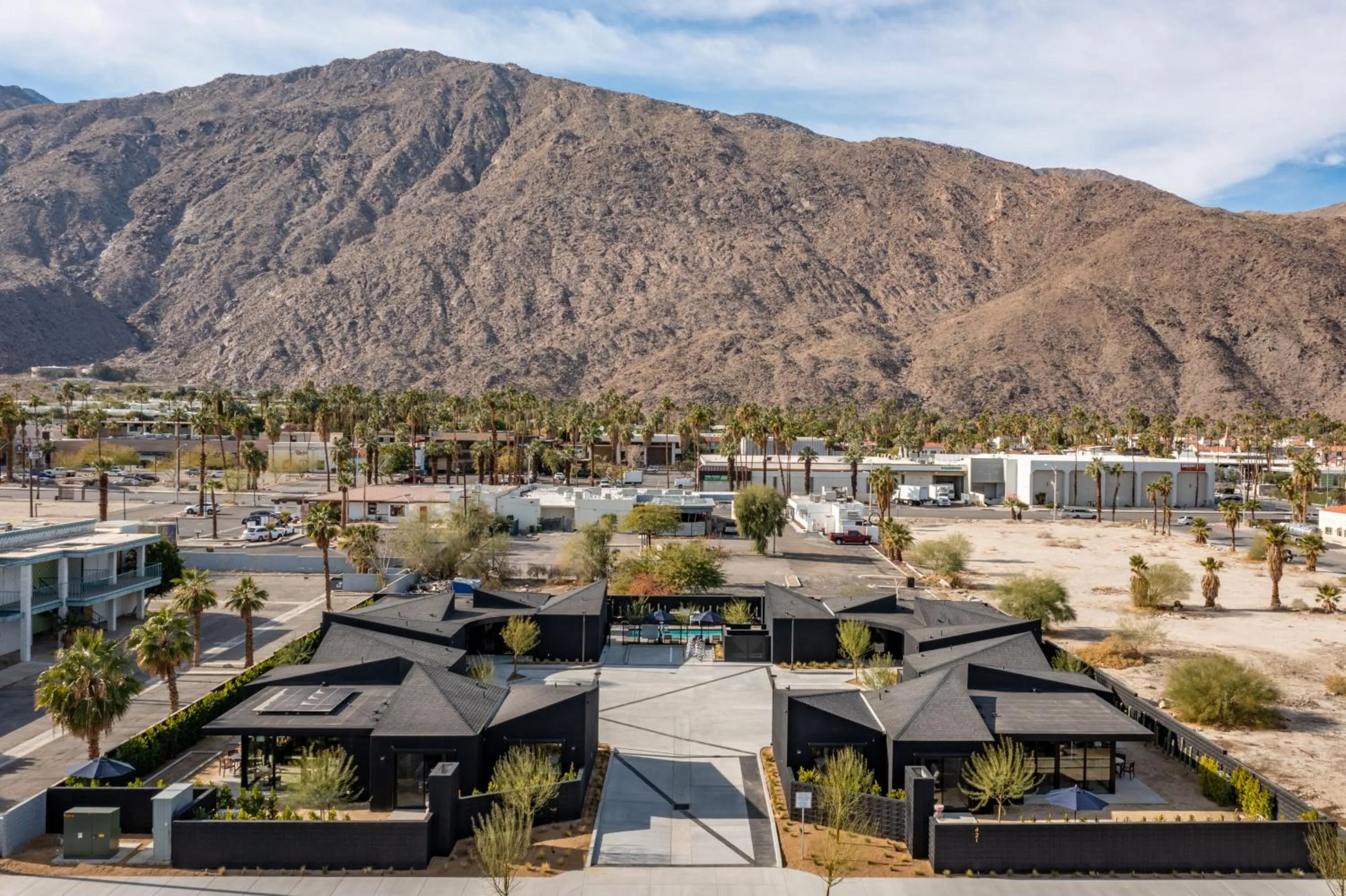 Blackhaus Suites by AvantStay Modern Comfort in Downtown Palm Springs