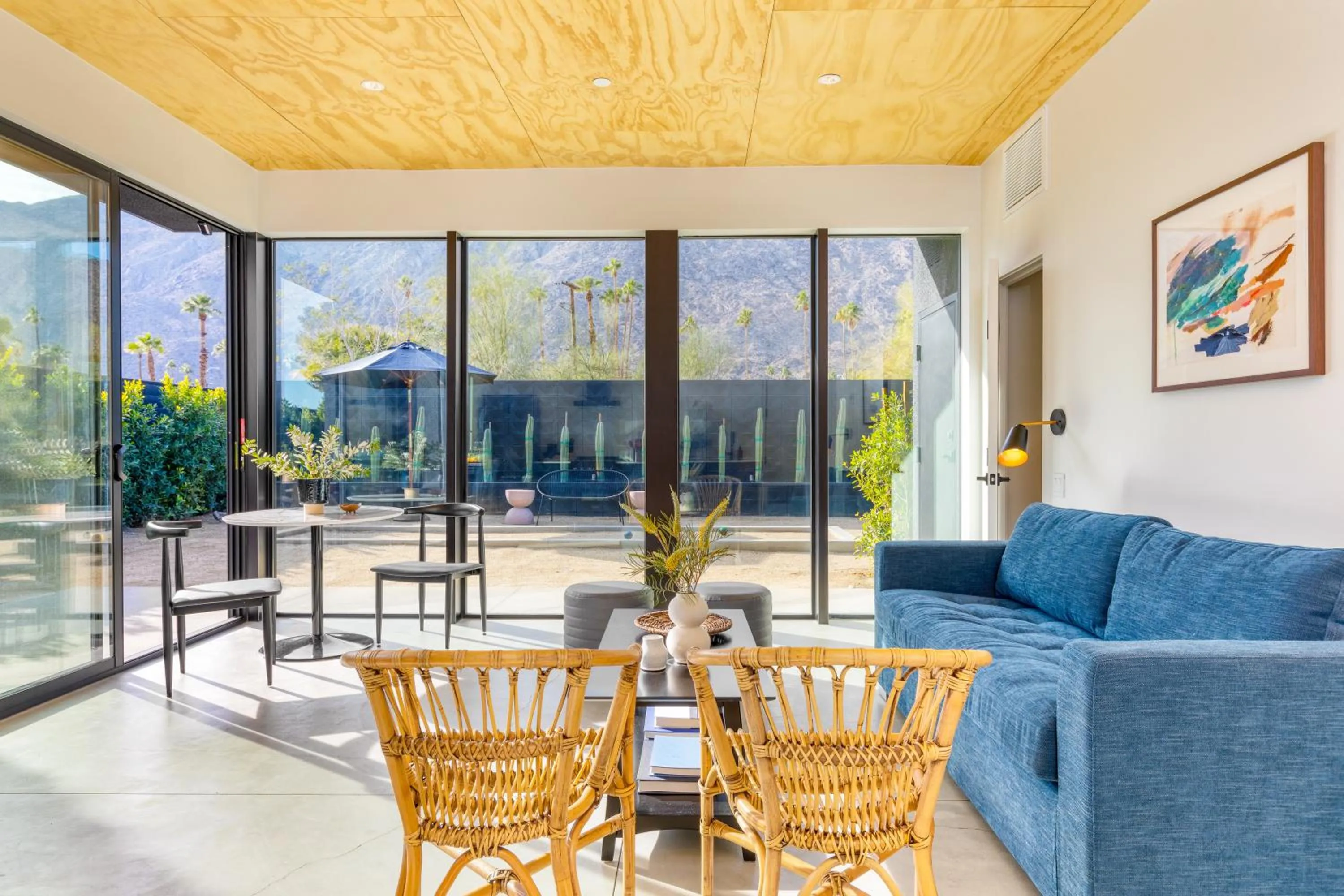 Blackhaus Suites by AvantStay Modern Comfort in Downtown Palm Springs