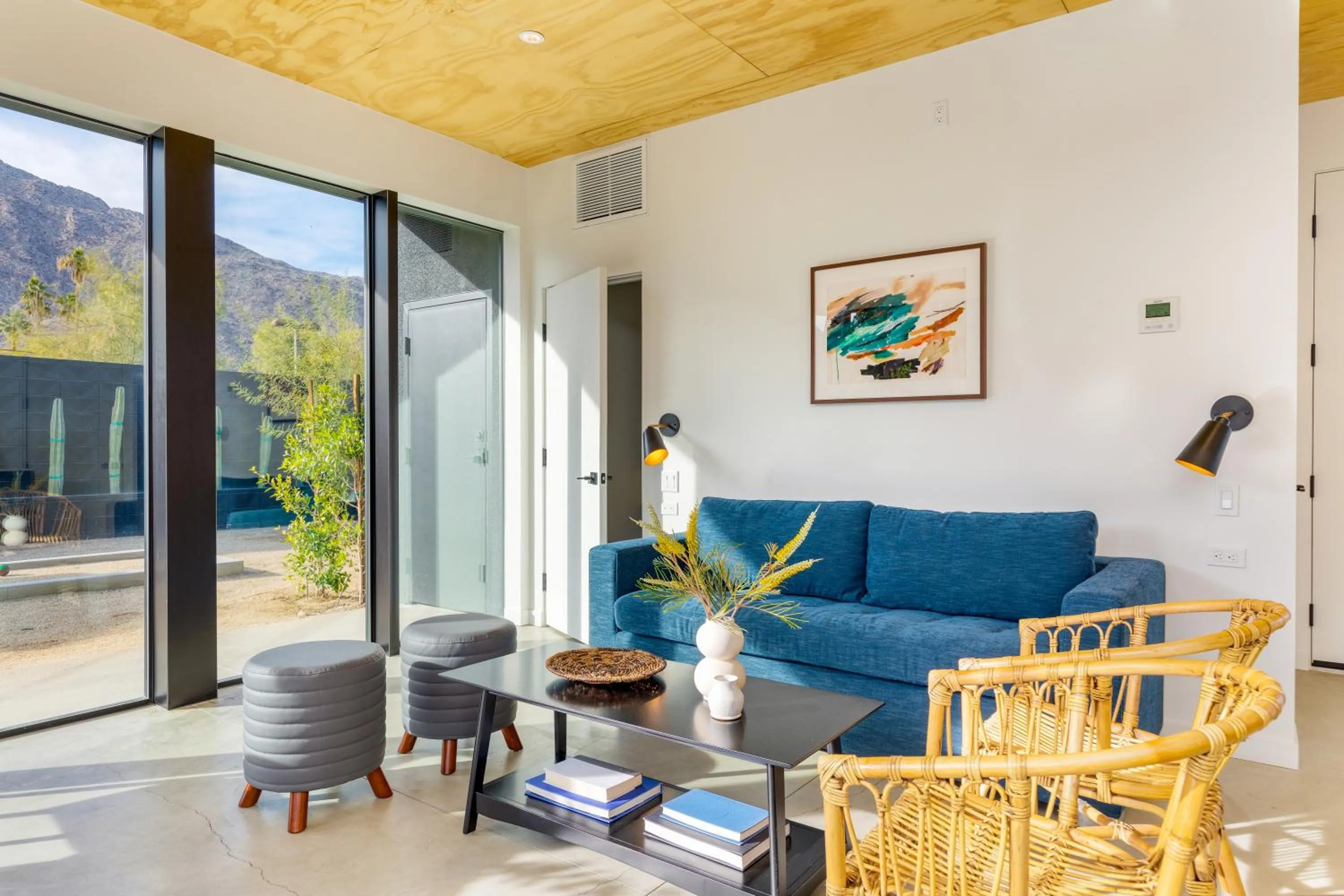 Blackhaus Suites by AvantStay Modern Comfort in Downtown Palm Springs