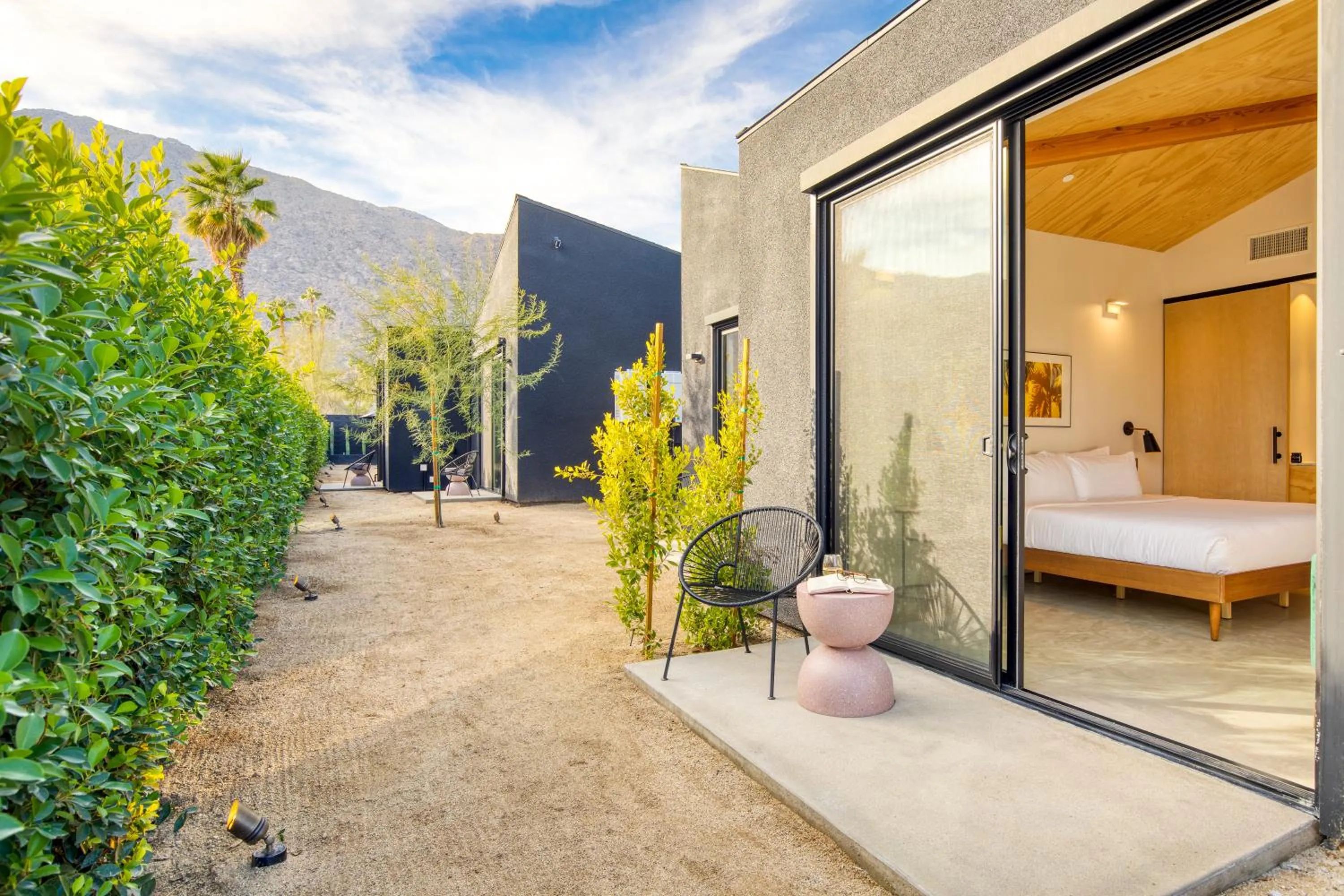 Blackhaus Suites by AvantStay Modern Comfort in Downtown Palm Springs