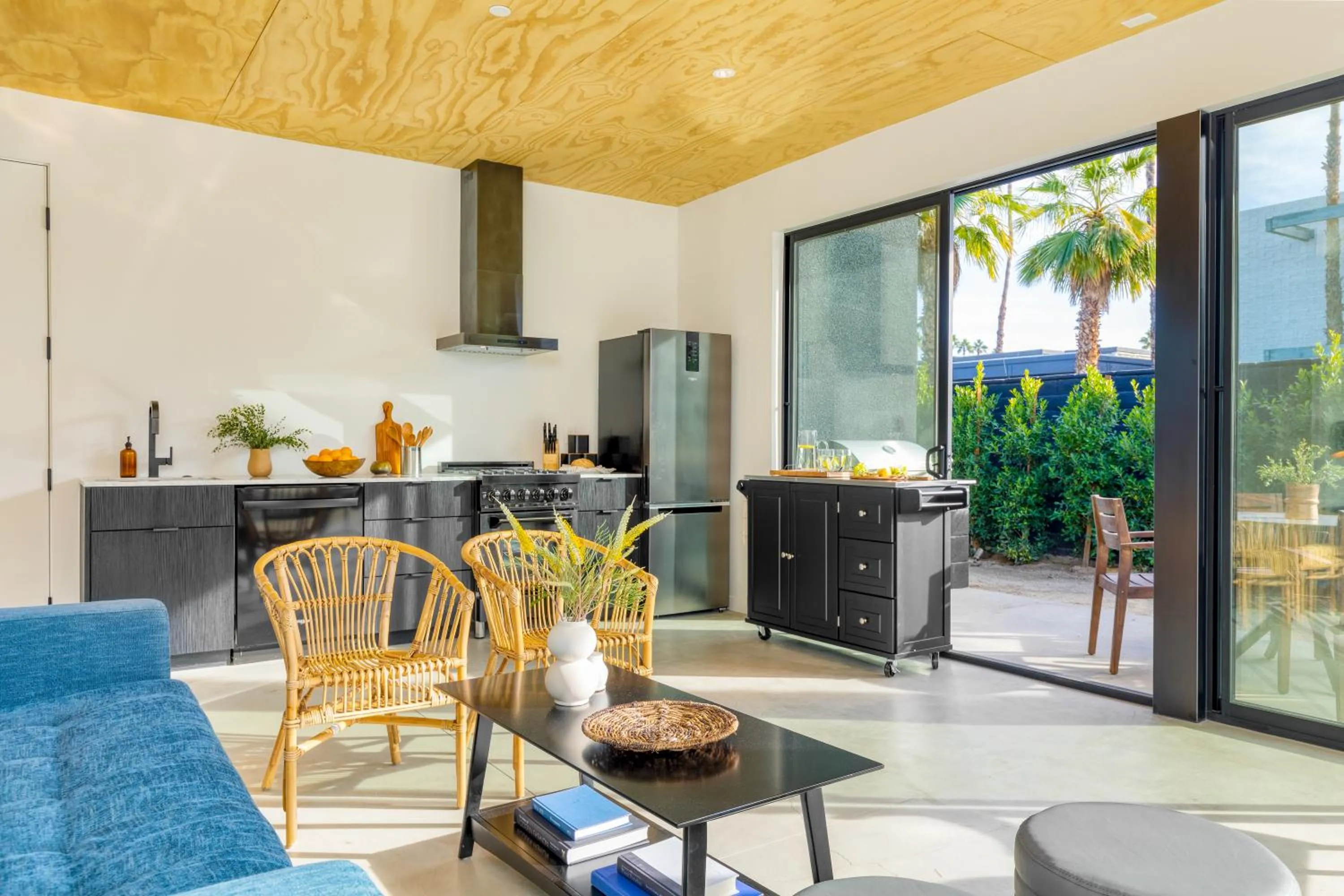 Blackhaus Suites by AvantStay Modern Comfort in Downtown Palm Springs
