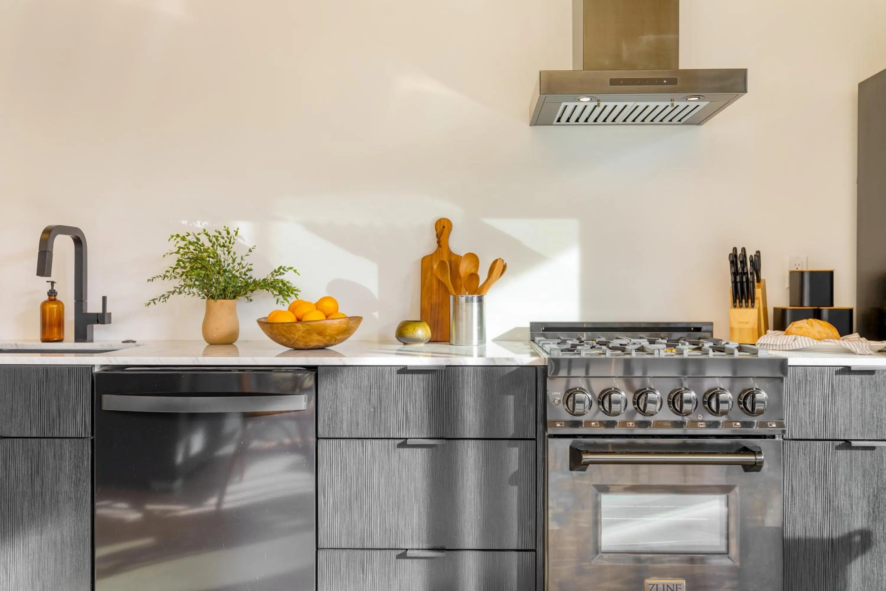 Blackhaus Suites by AvantStay Modern Comfort in Downtown Palm Springs