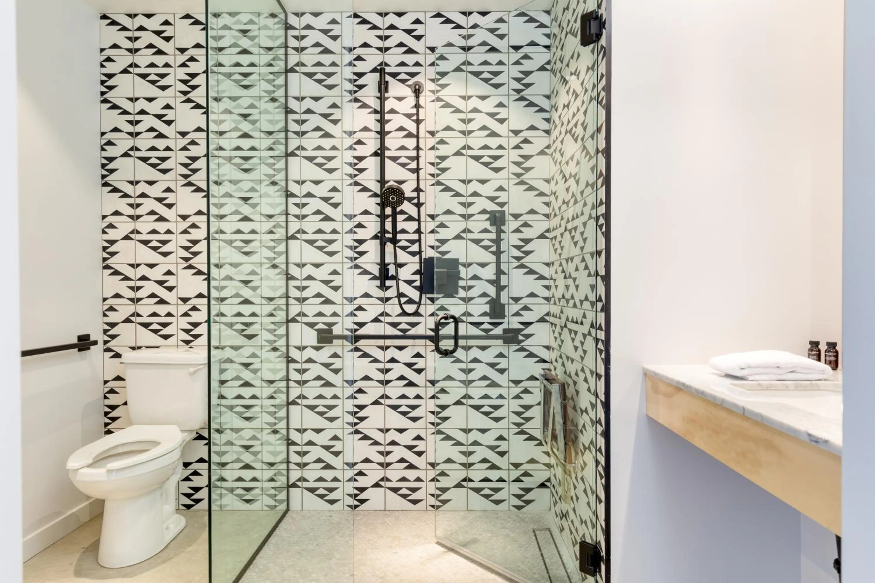 Blackhaus Suites by AvantStay Modern Comfort in Downtown Palm Springs