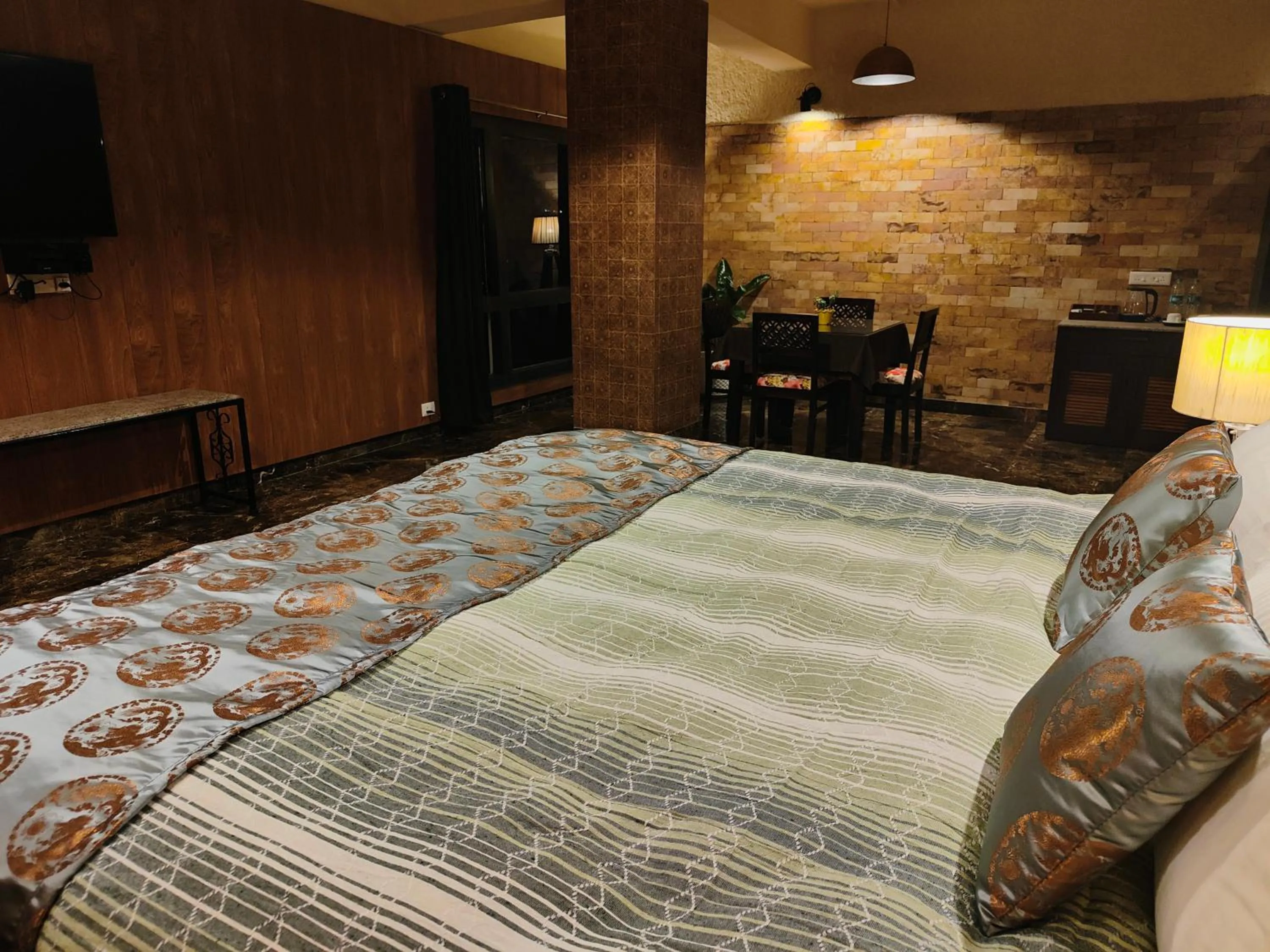 Family in Hotel Acropolis