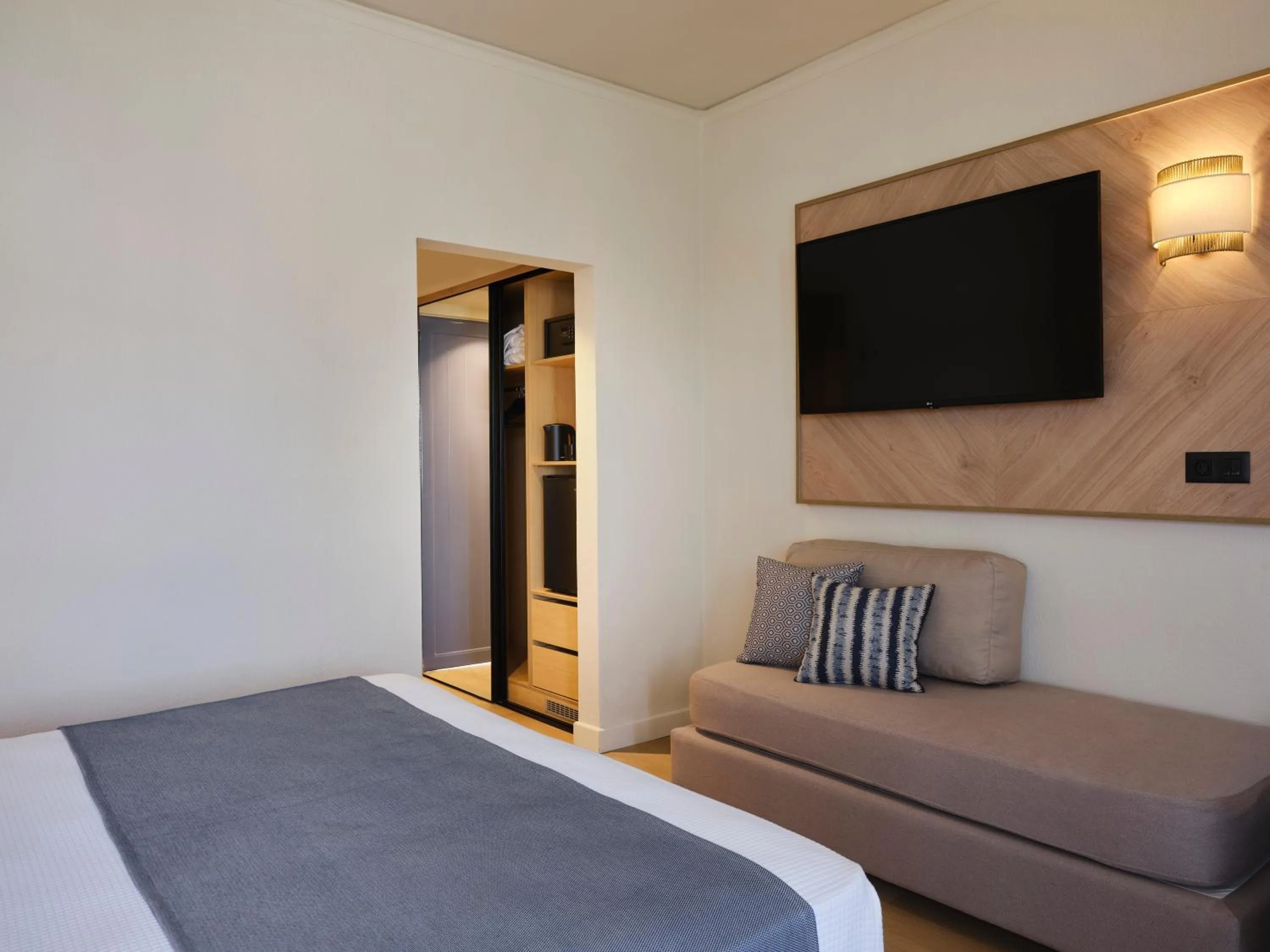 Photo of the whole room, Bed in Atlantica Ocean Beach Resort