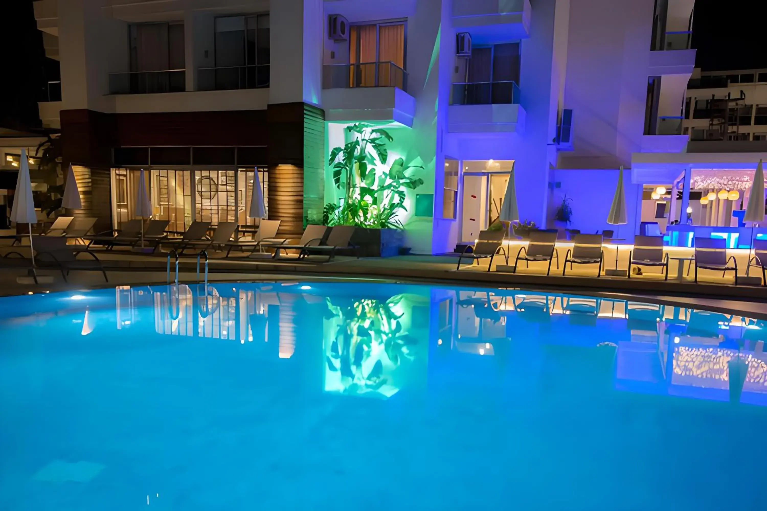 Swimming pool in SUPREME BEACH İÇMELER Adults Only Swimming pool in SUPREME BEACH İÇMELER Adults Only