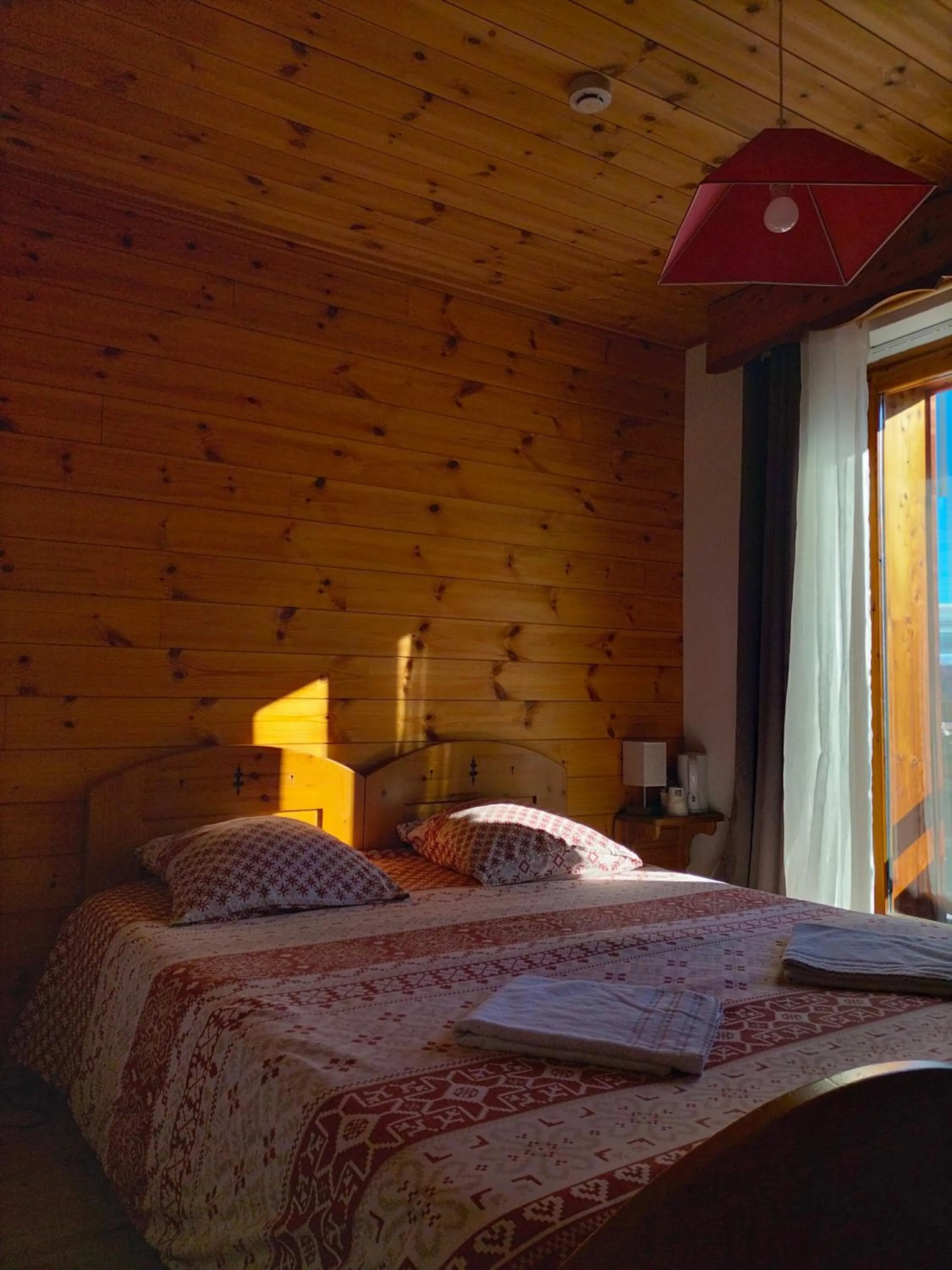 Bedroom, Bed in Auberge La maison de Catherine