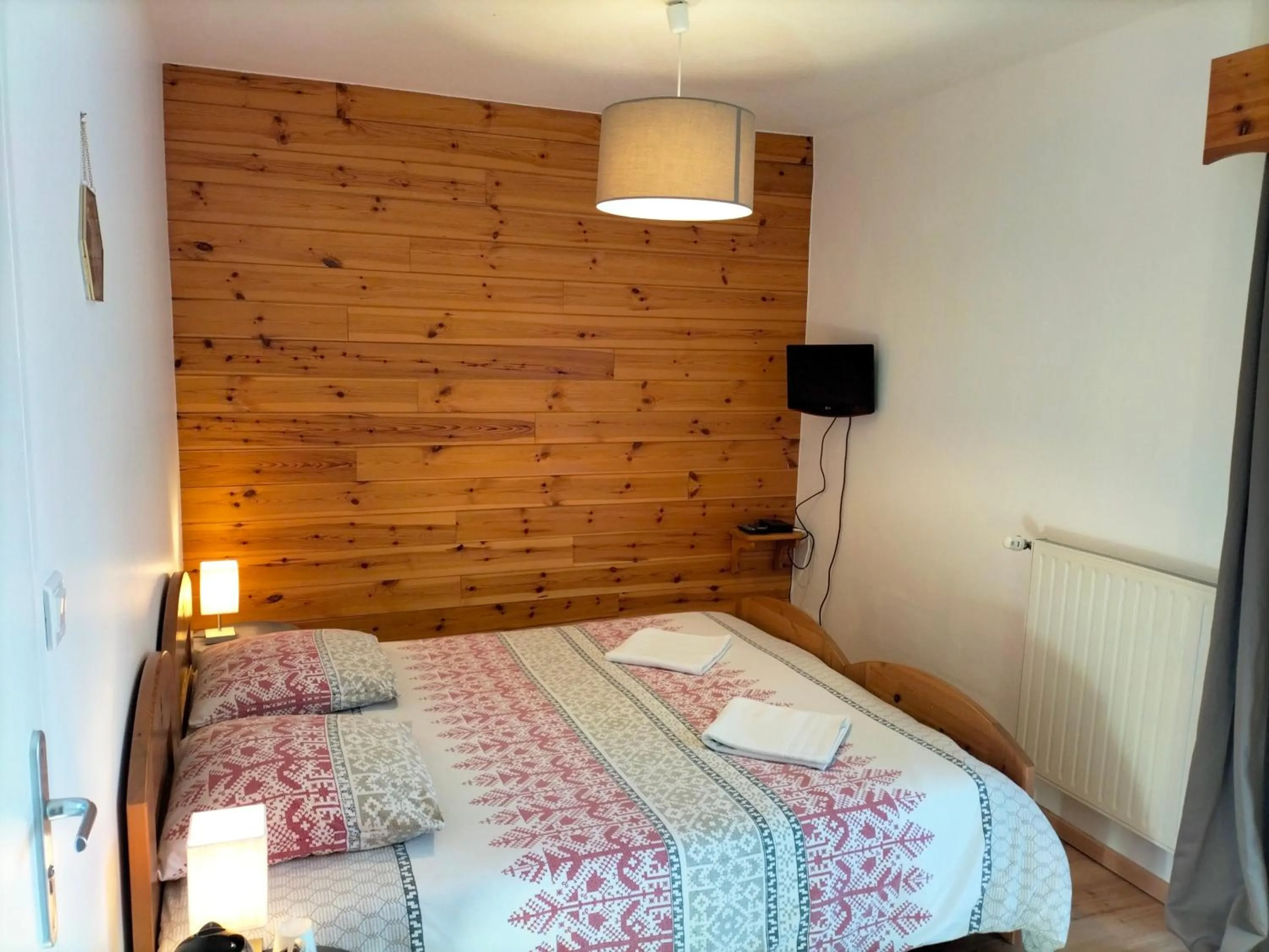 Bedroom, Bed in Auberge La maison de Catherine
