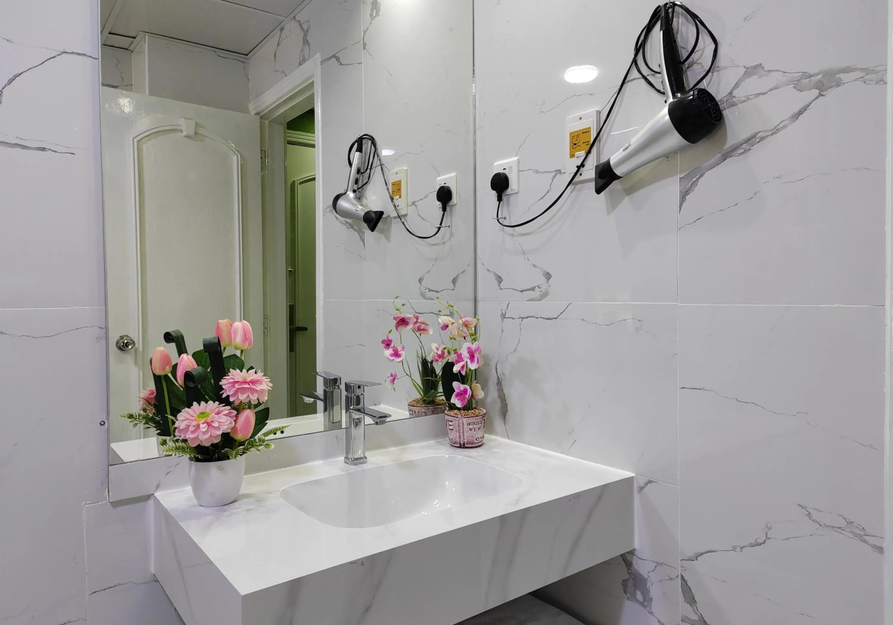 Shower in Le Paradise Palace Hotel Deira Dubai Al Rigga