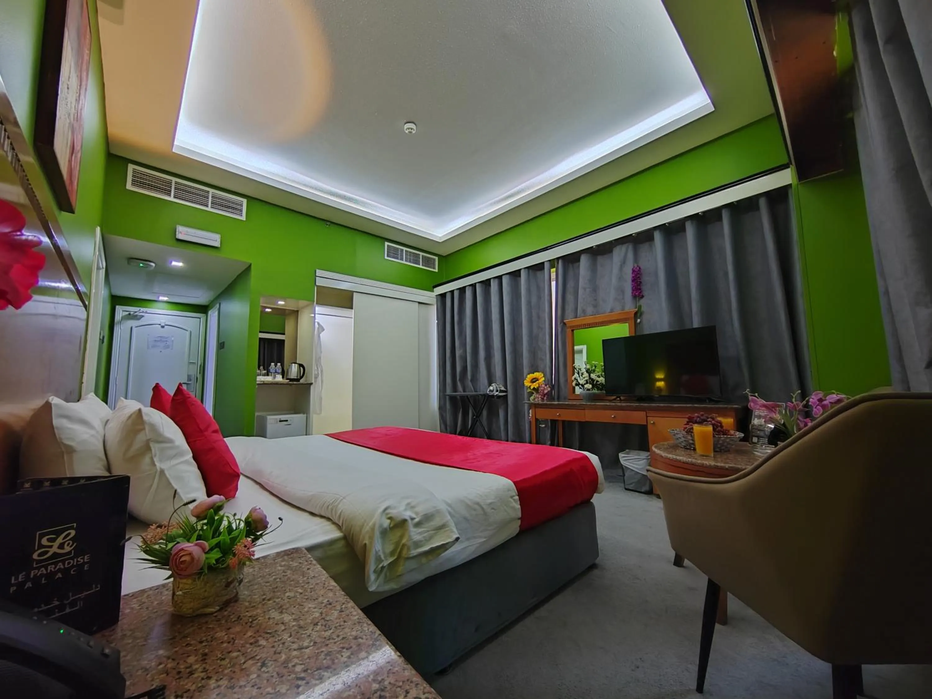 Communal lounge/ TV room, Bed in Le Paradise Palace Hotel Deira Dubai Al Rigga