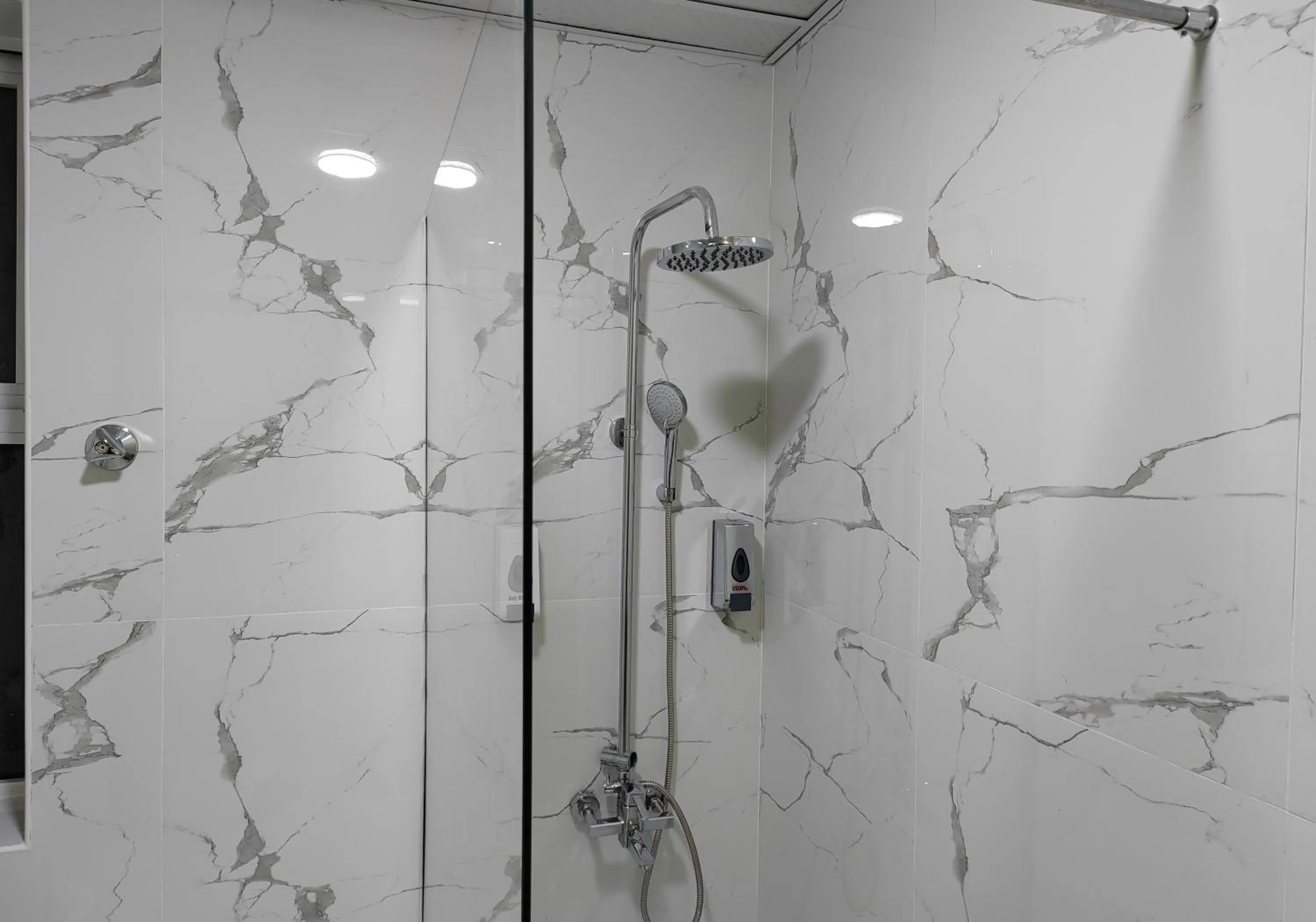 Shower in Le Paradise Palace Hotel Deira Dubai Al Rigga