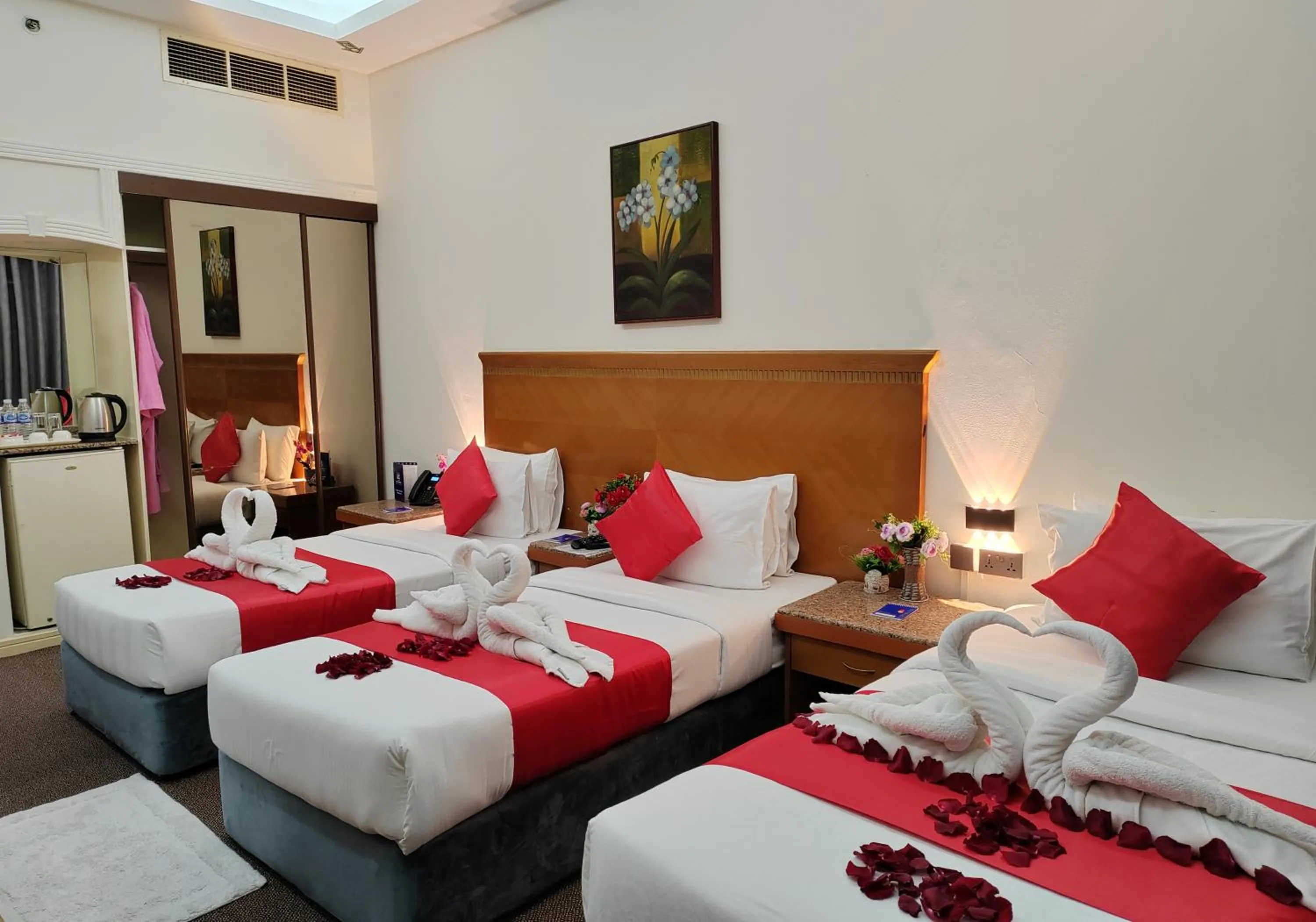 Bed in Le Paradise Palace Hotel Deira Dubai Al Rigga