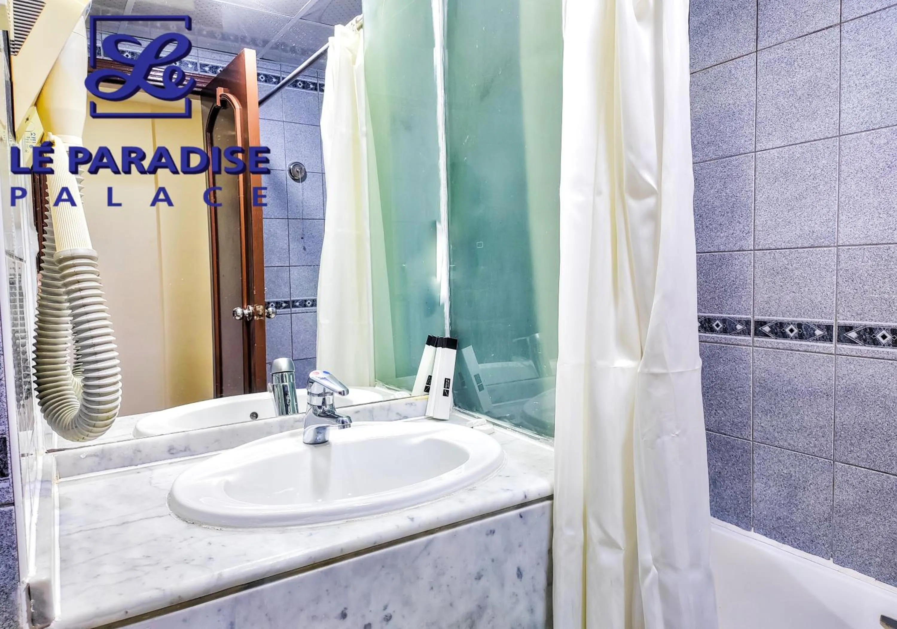 Bathroom in Le Paradise Palace Hotel Deira Dubai Al Rigga