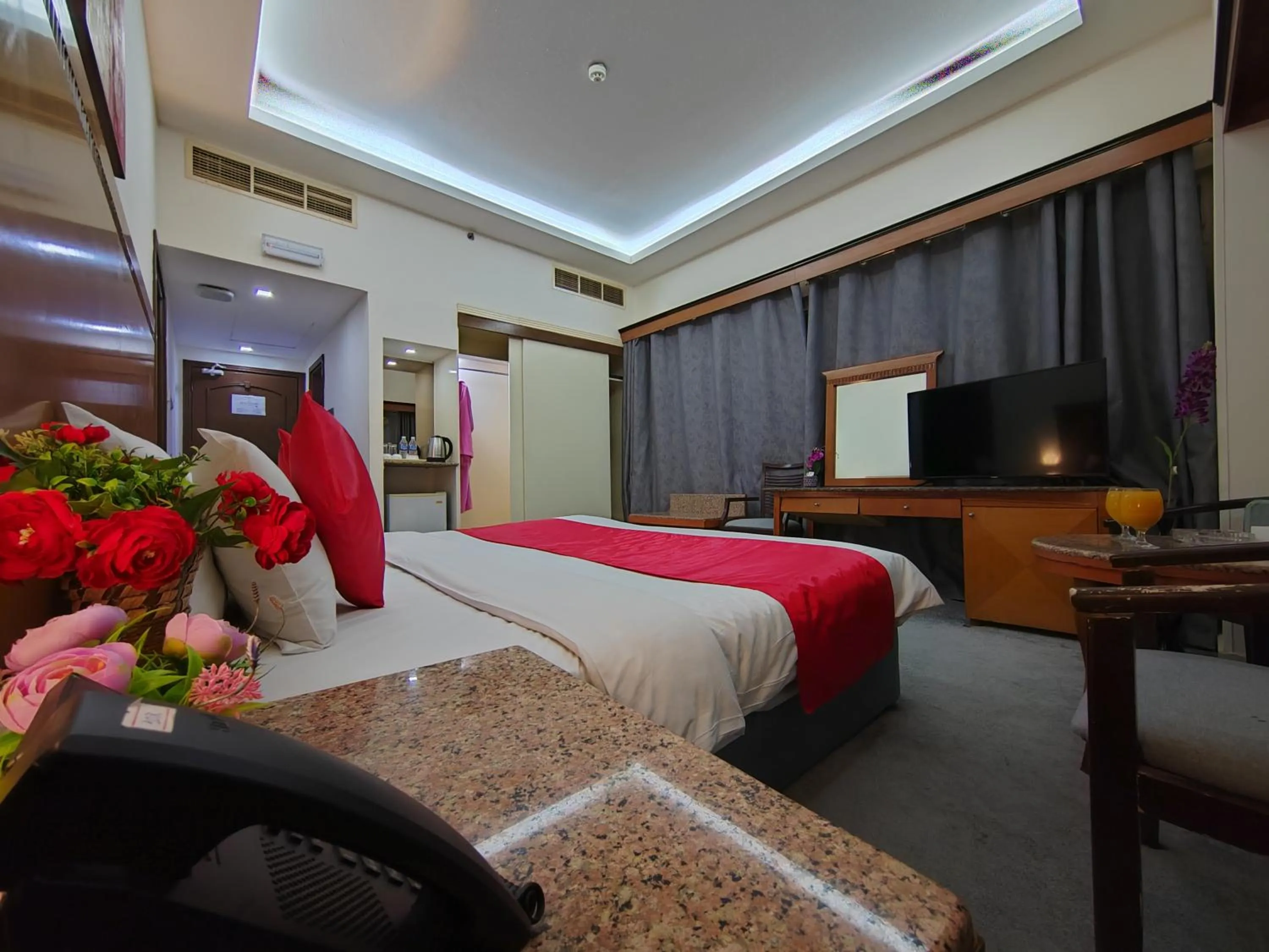 Communal lounge/ TV room, Bed in Le Paradise Palace Hotel Deira Dubai Al Rigga