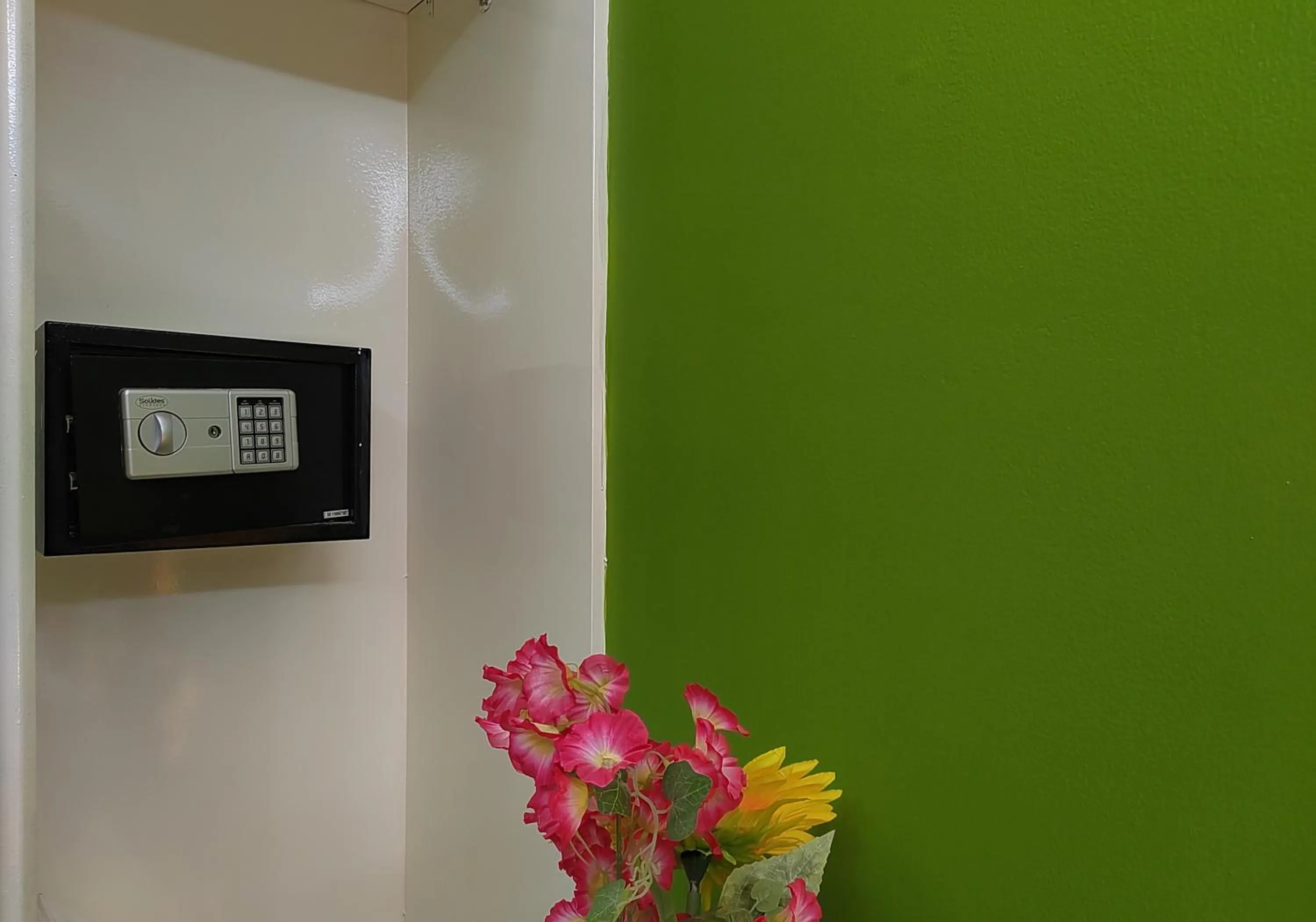 locker in Le Paradise Palace Hotel Deira Dubai Al Rigga