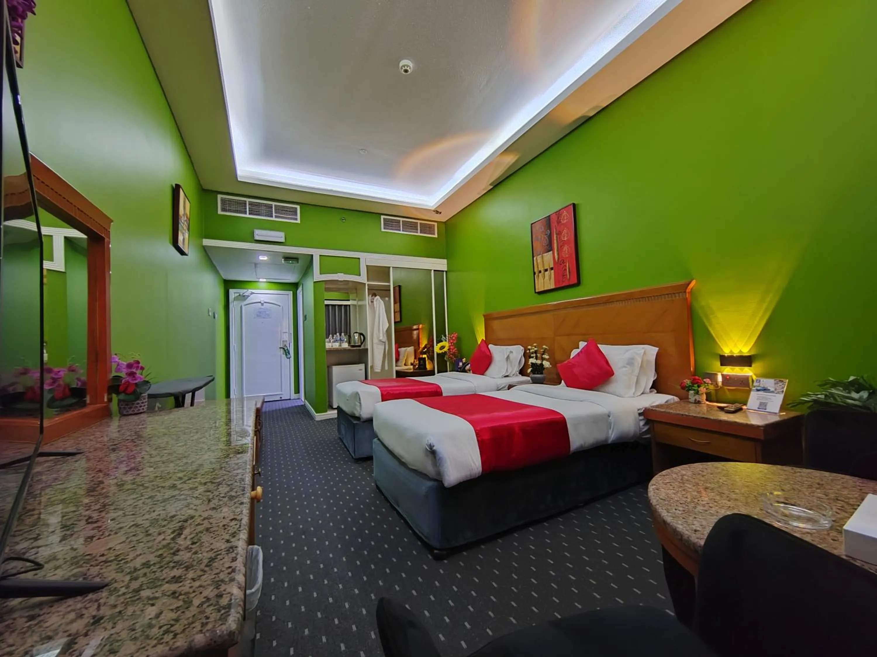 Living room, Bed in Le Paradise Palace Hotel Deira Dubai Al Rigga