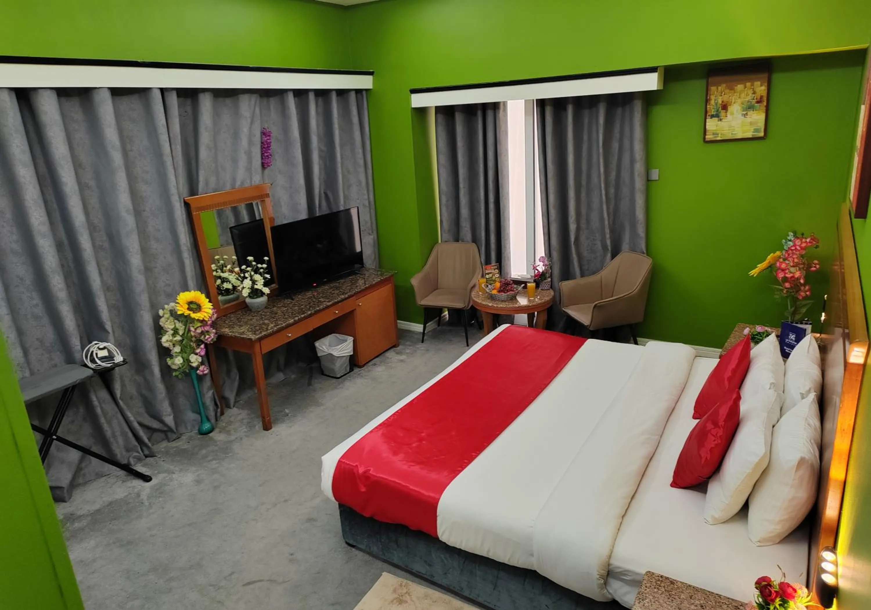 Communal lounge/ TV room, Bed in Le Paradise Palace Hotel Deira Dubai Al Rigga