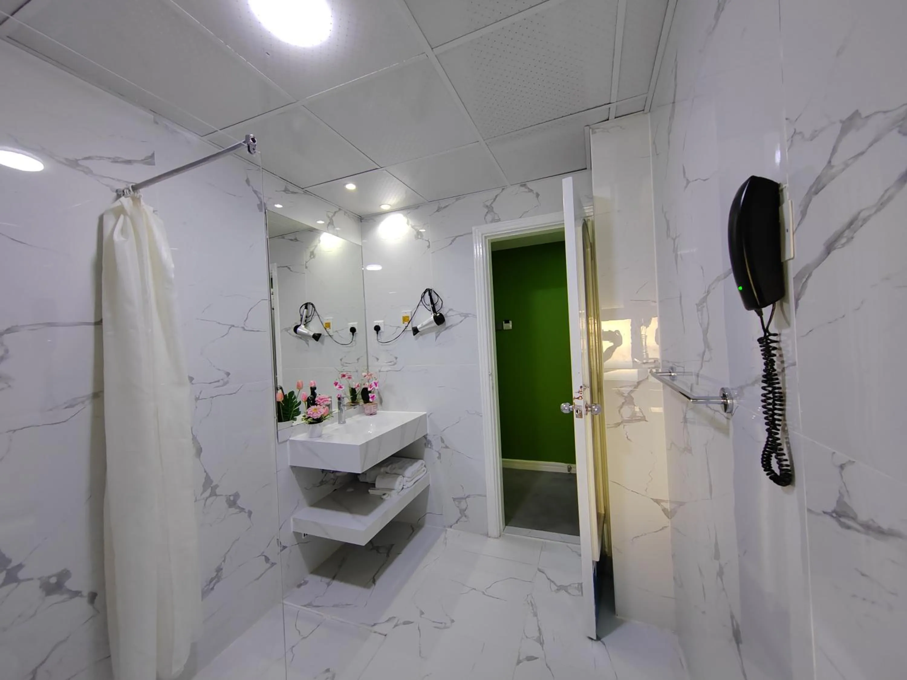 Bathroom in Le Paradise Palace Hotel Deira Dubai Al Rigga