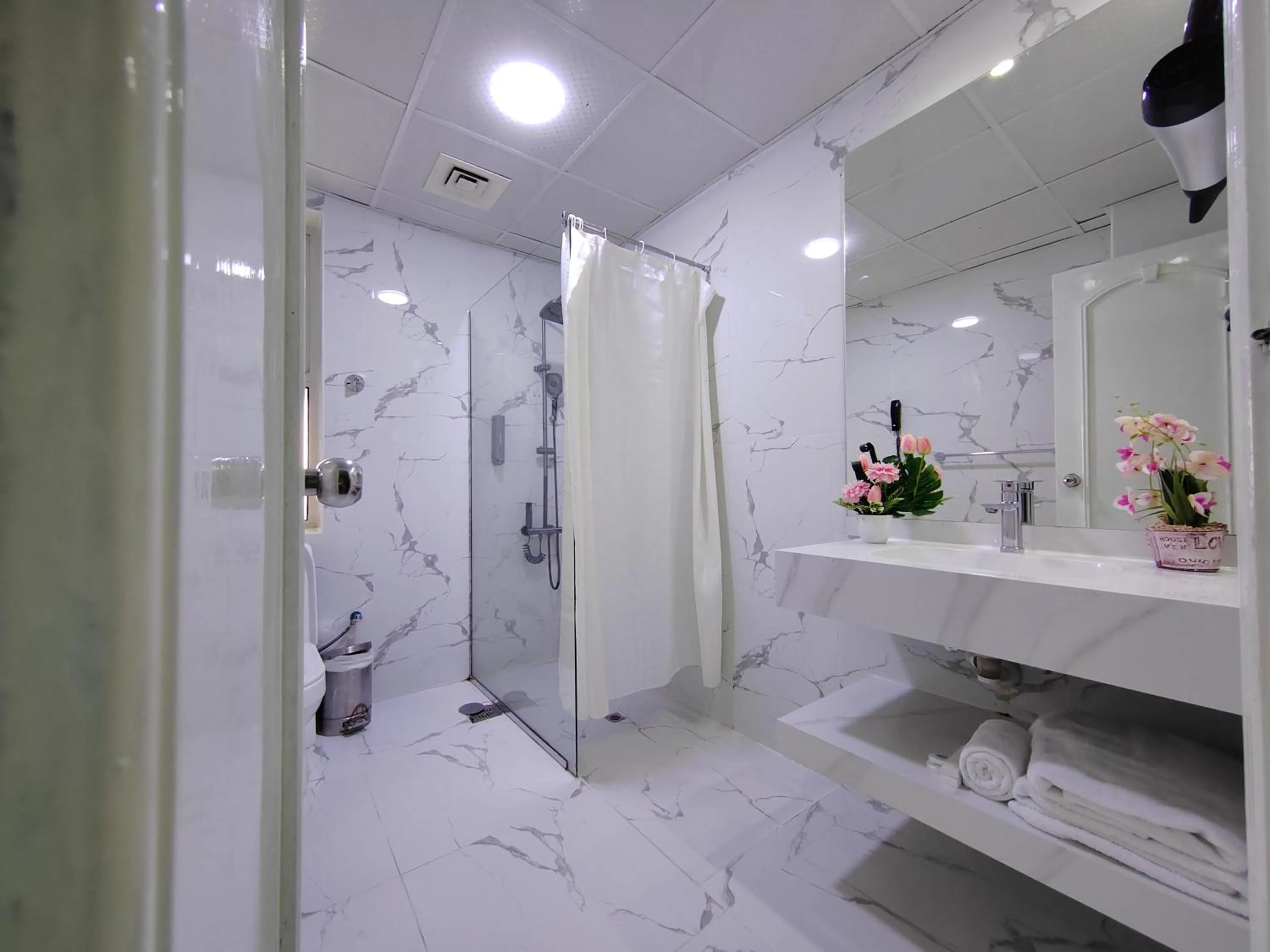 Bathroom in Le Paradise Palace Hotel Deira Dubai Al Rigga