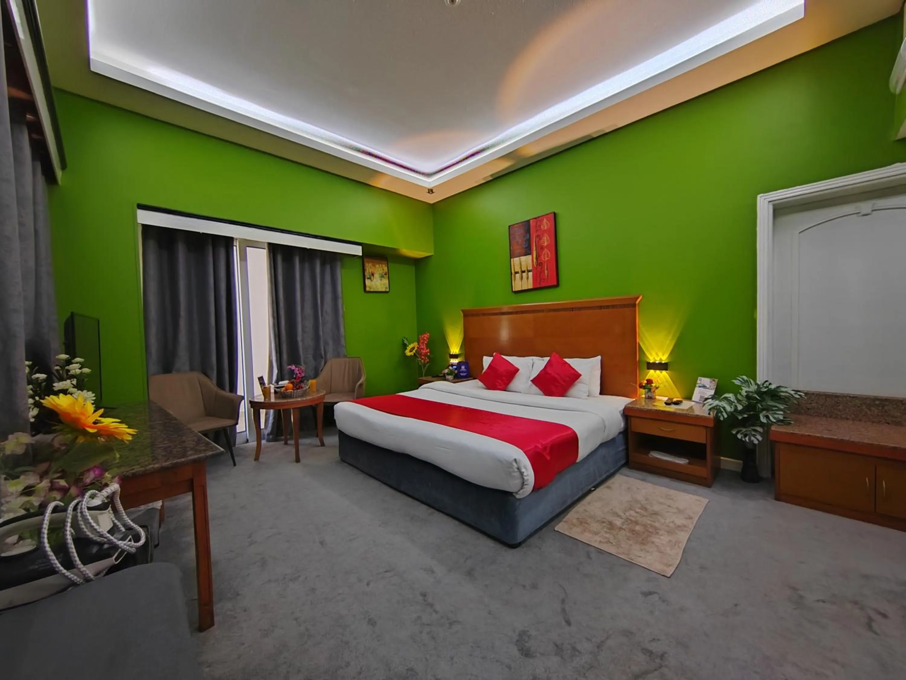 Communal lounge/ TV room, Bed in Le Paradise Palace Hotel Deira Dubai Al Rigga